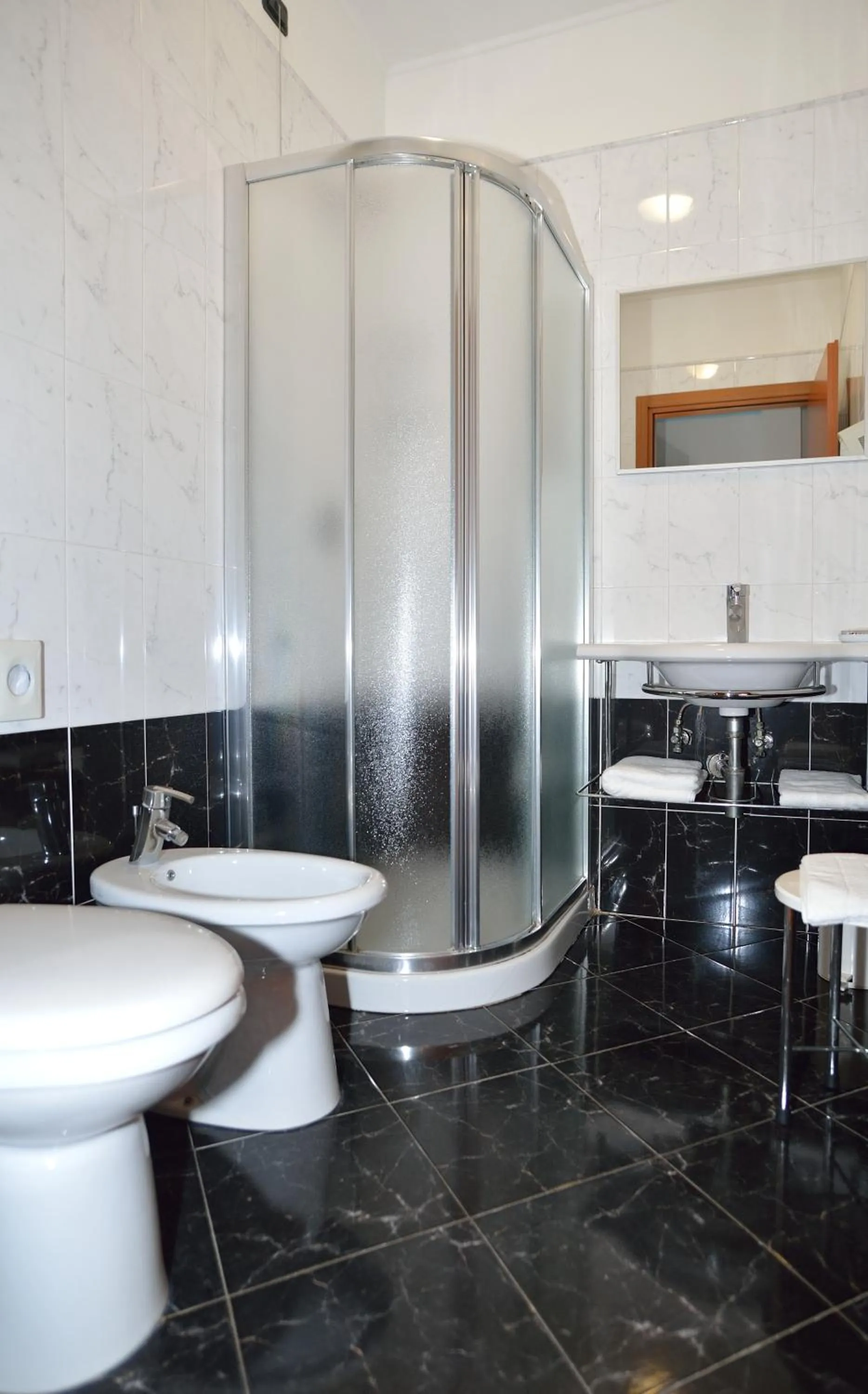 Bathroom in Hotel La Cantina