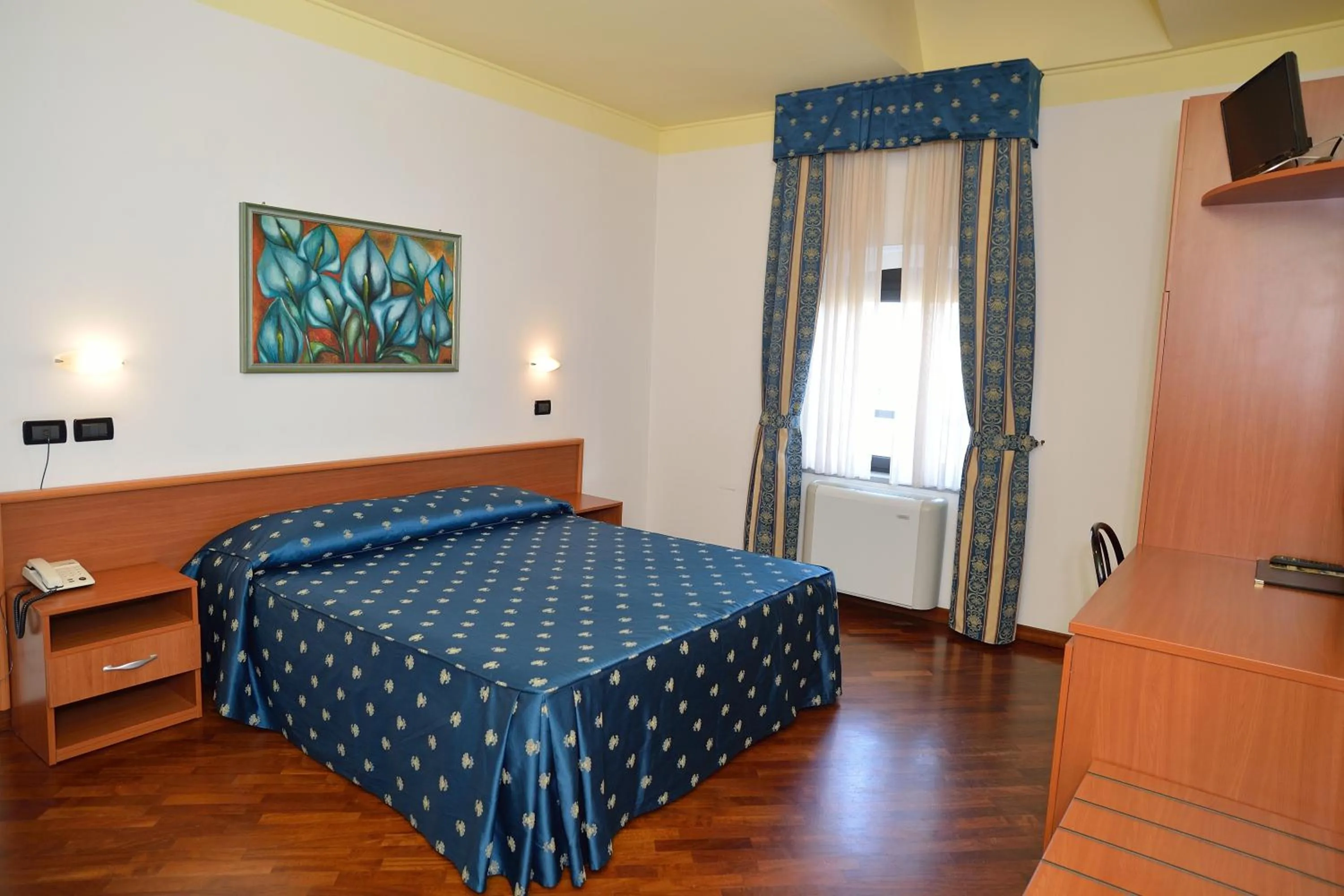 Photo of the whole room, Bed in Hotel La Cantina