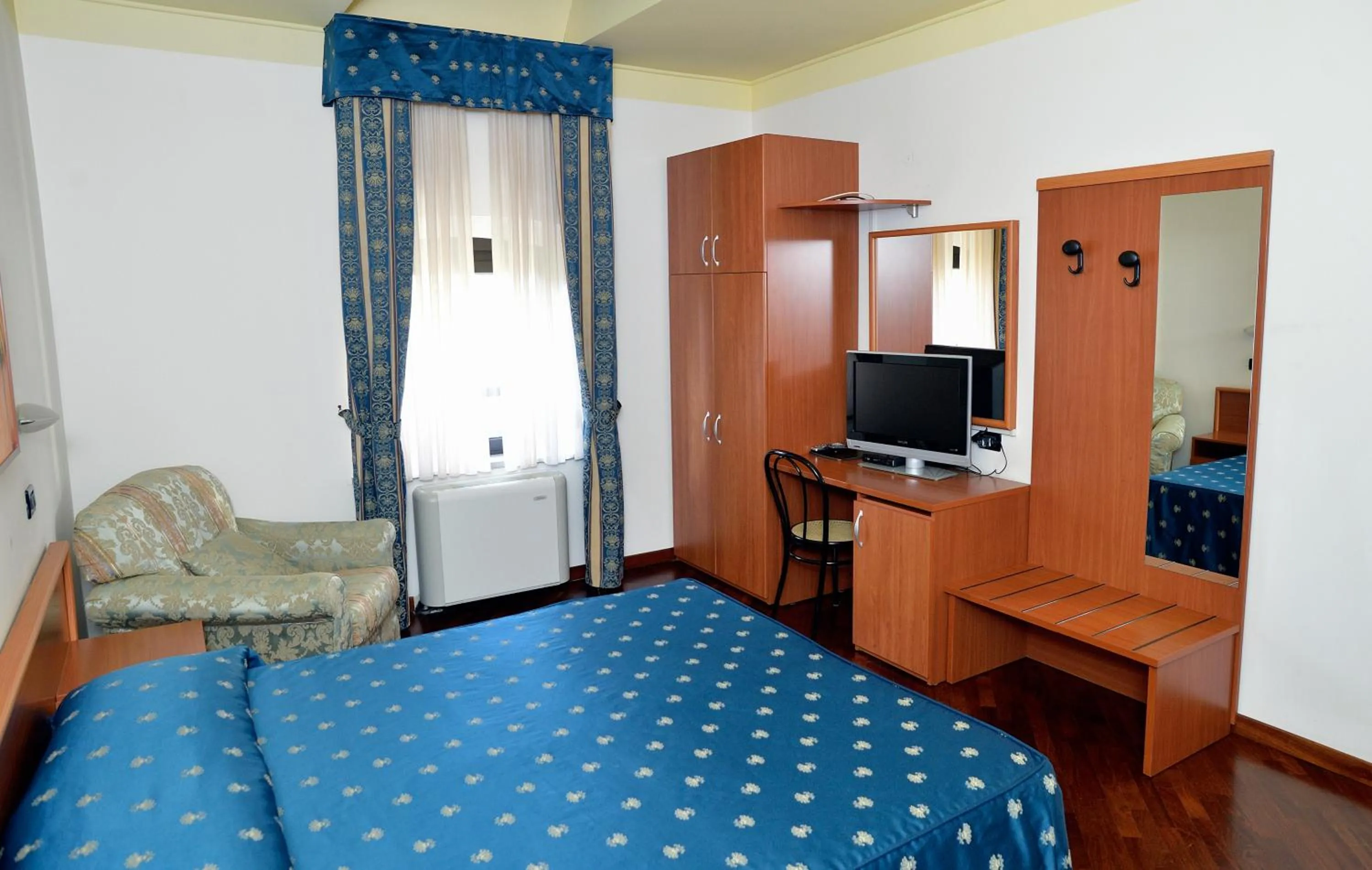 Photo of the whole room, Bed in Hotel La Cantina