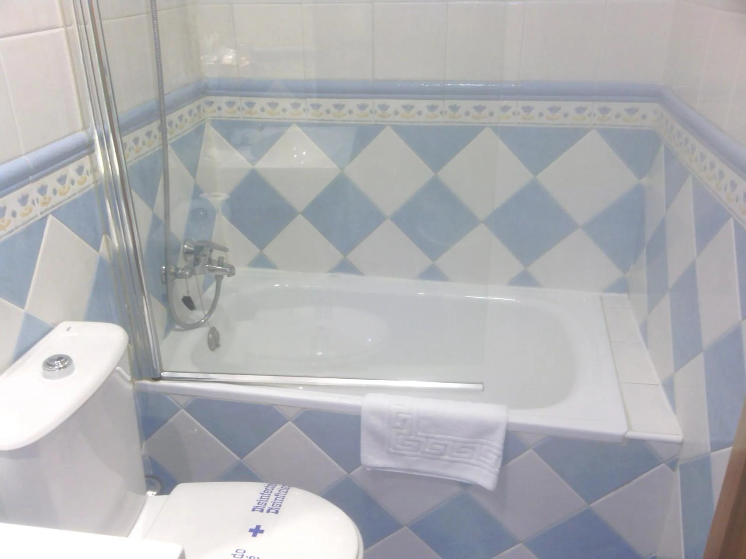 Bathroom in Hotel Goya