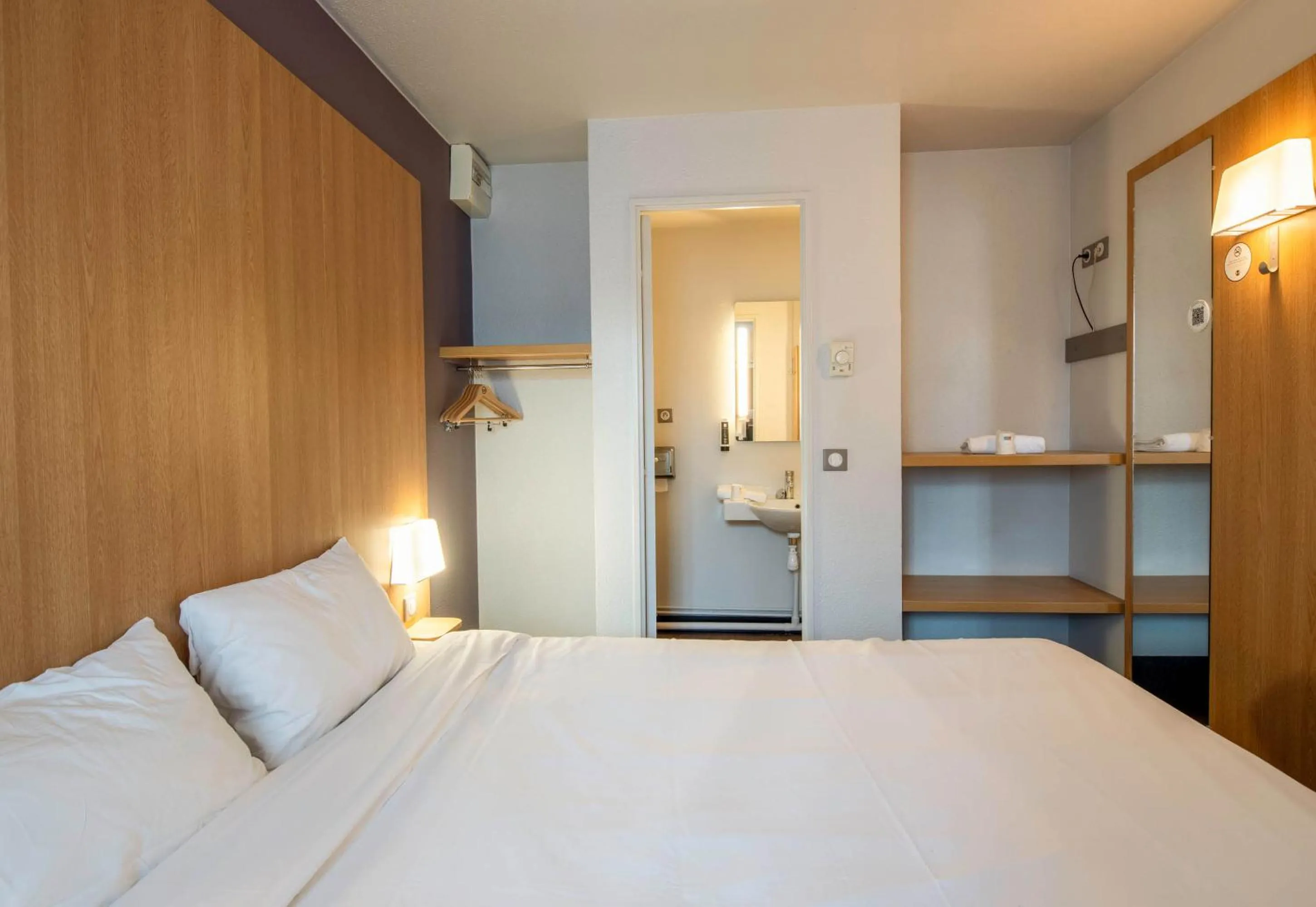 Bedroom, Bed in B&B HOTEL Amiens