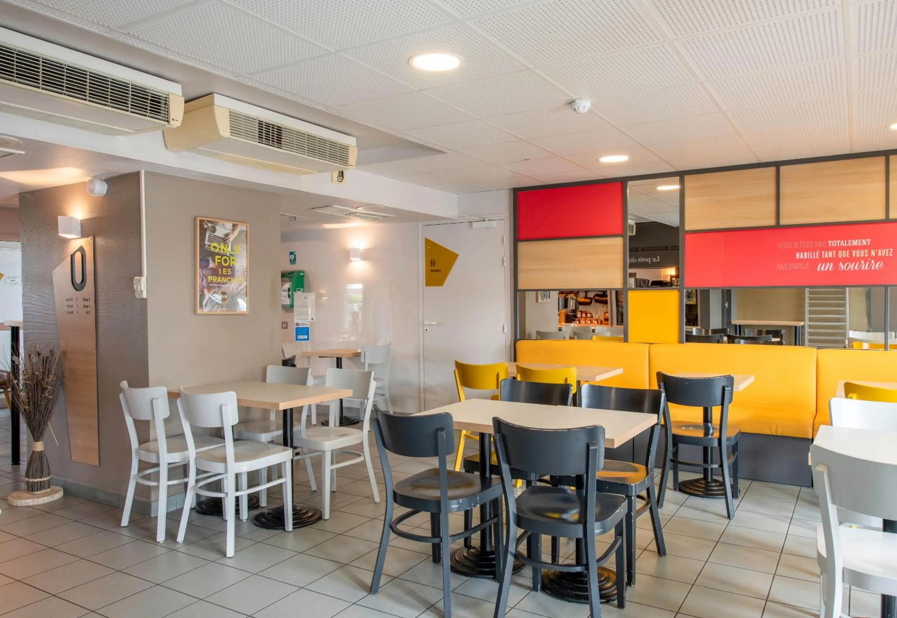 Restaurant/places to eat in B&B HOTEL Amiens