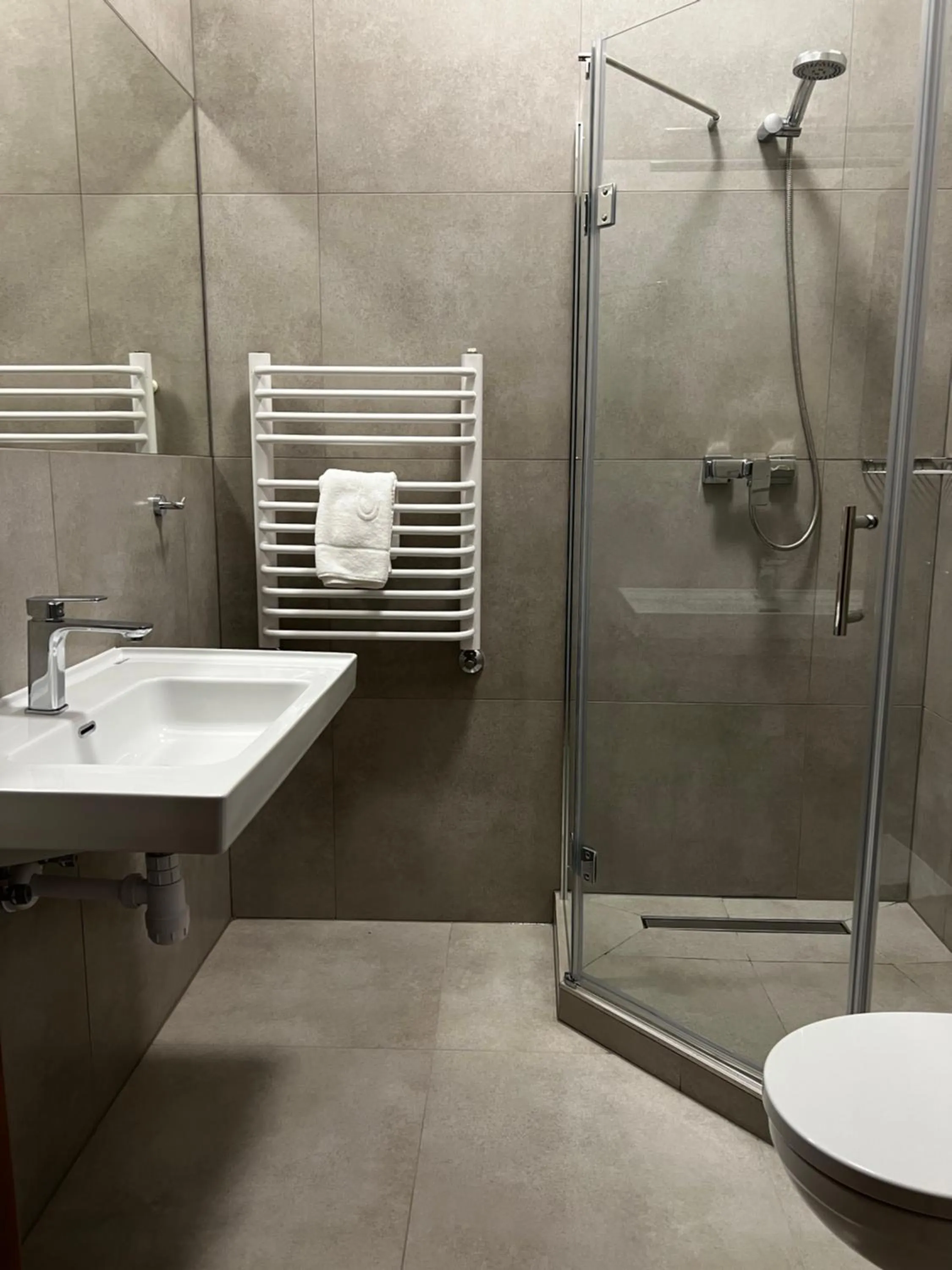 Bathroom in Nad Starą Nidą ***