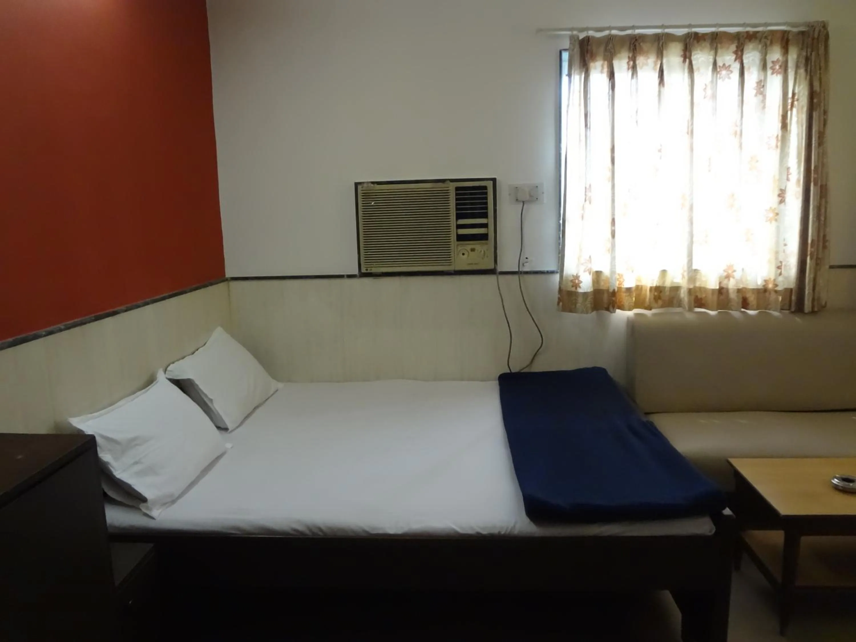 Deluxe Double Room in Hotel Happy Home