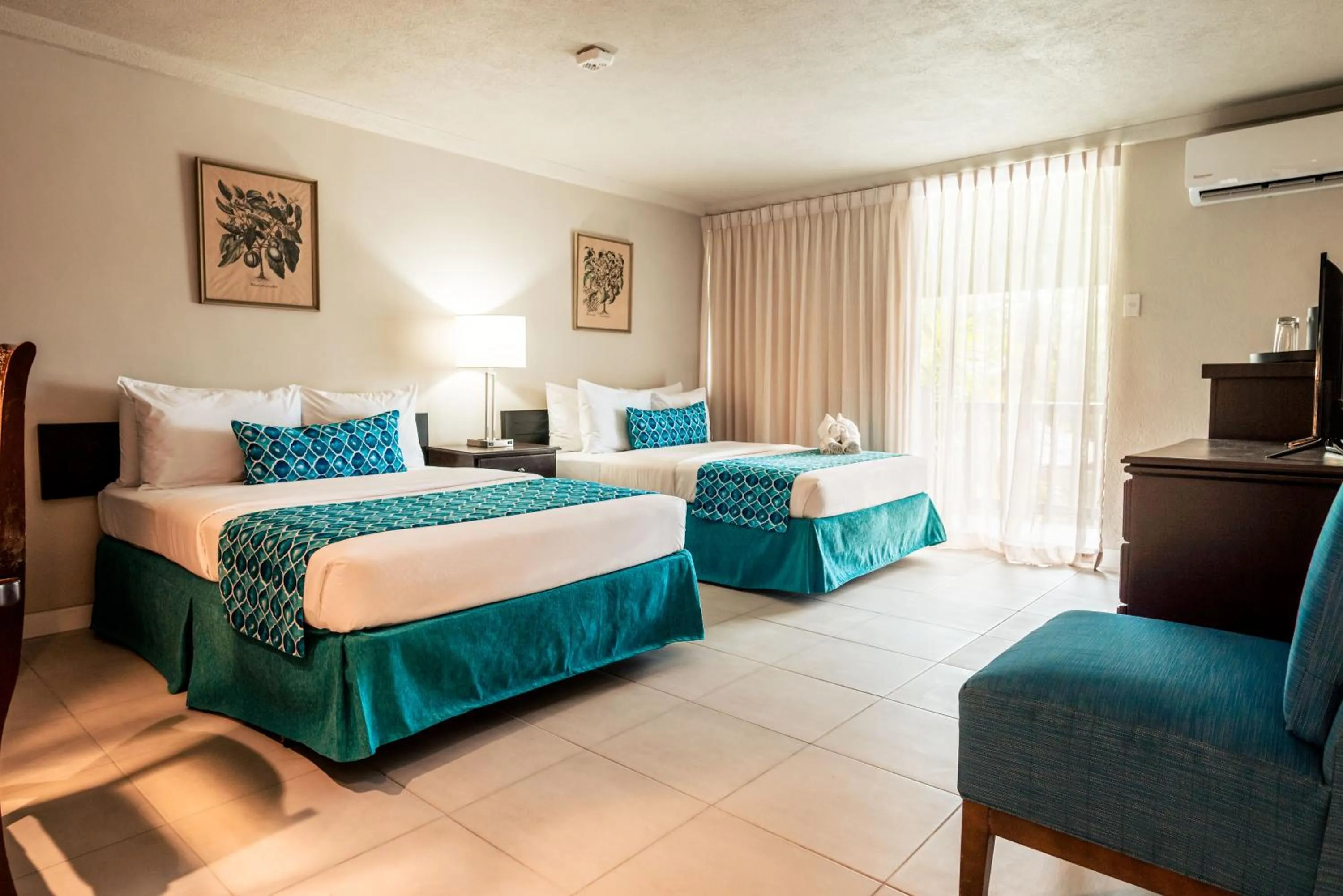 Bedroom, Bed in Mount Irvine Bay Resort