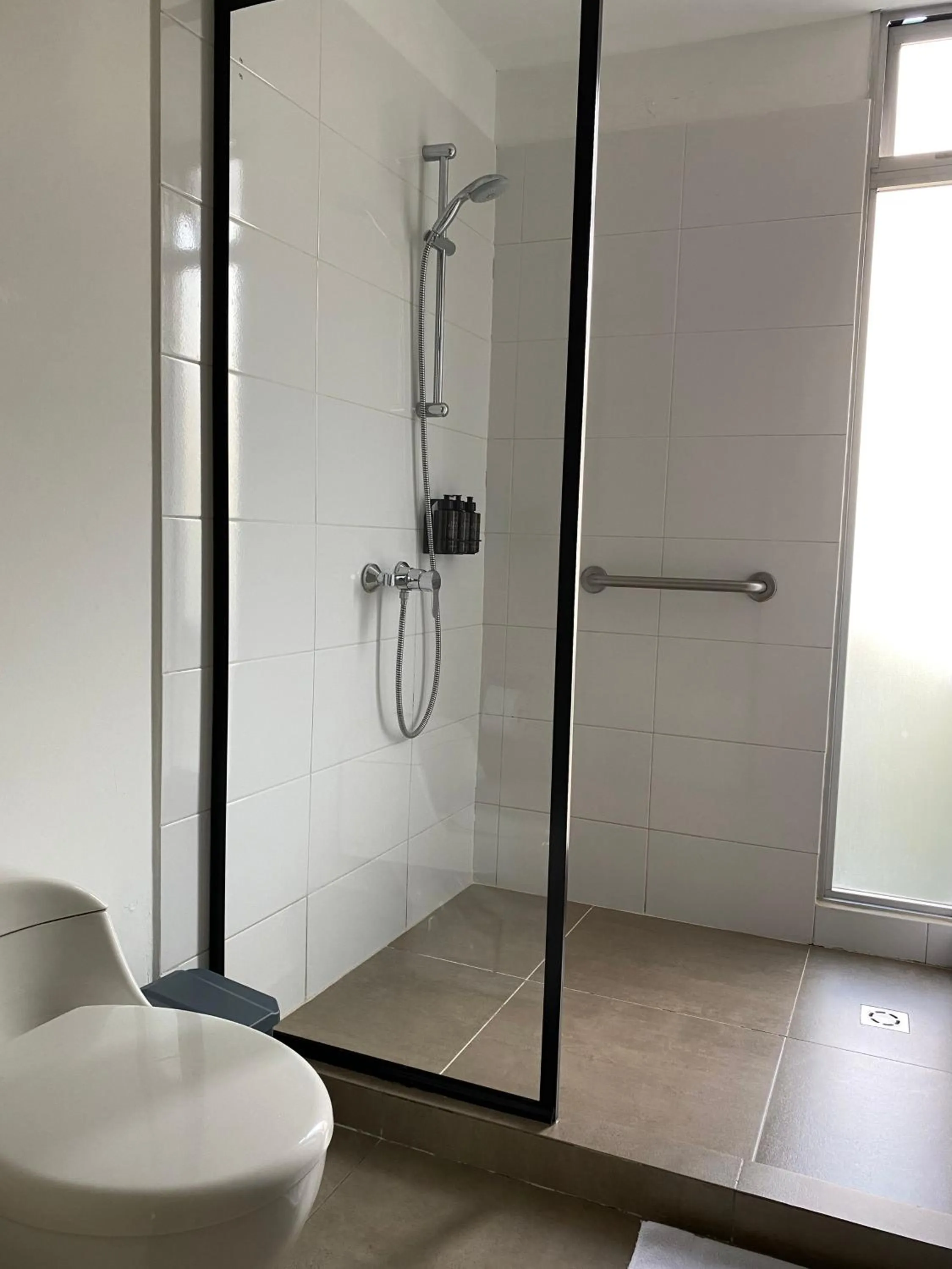 Shower in Viaggio Medellín Grand Select