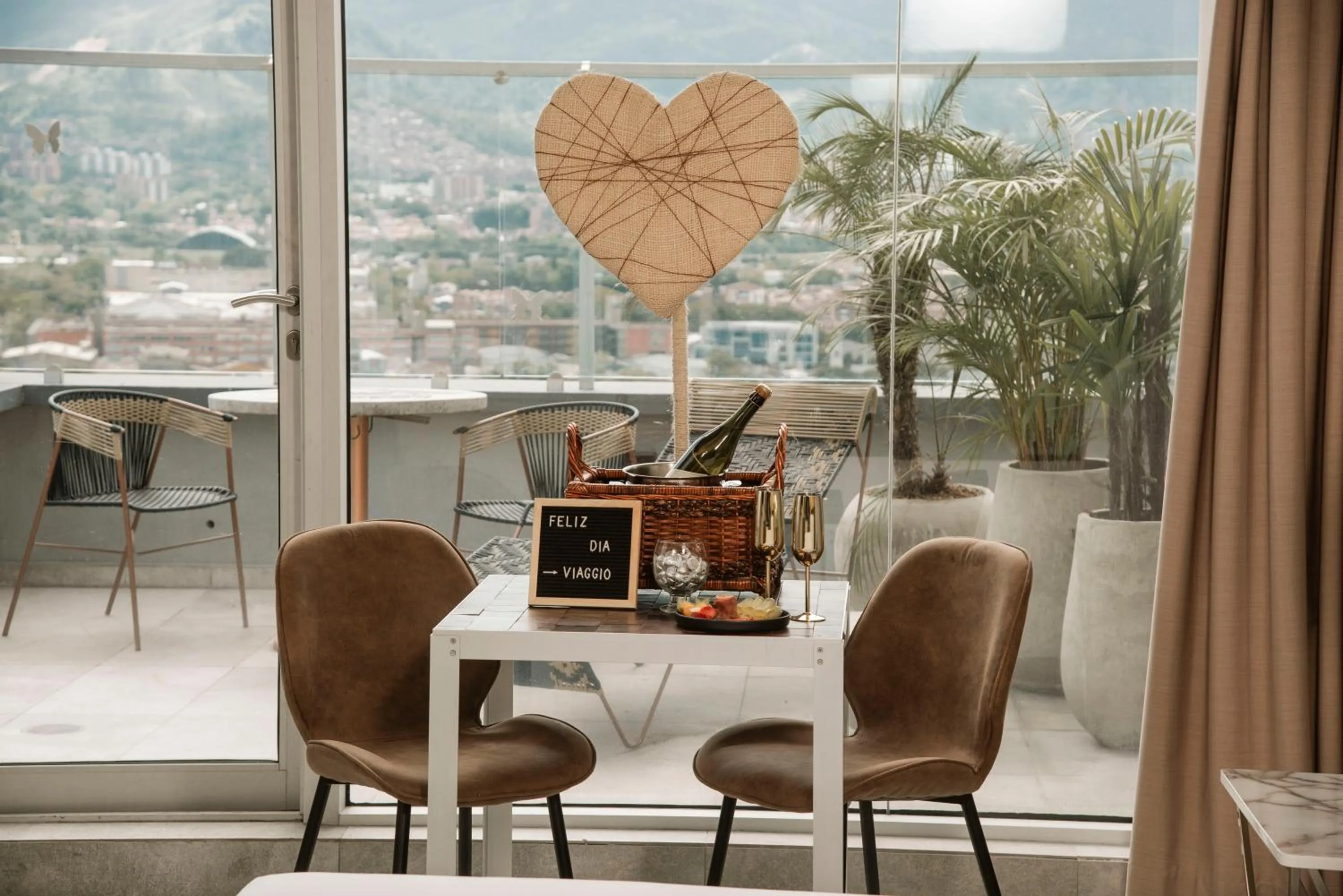 Dinner in Viaggio Medellín Grand Select