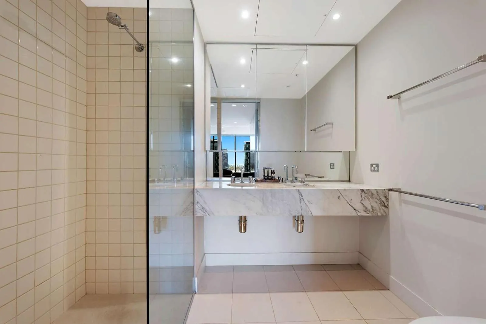 Shower in Corporate Keys - Freshwater Place
