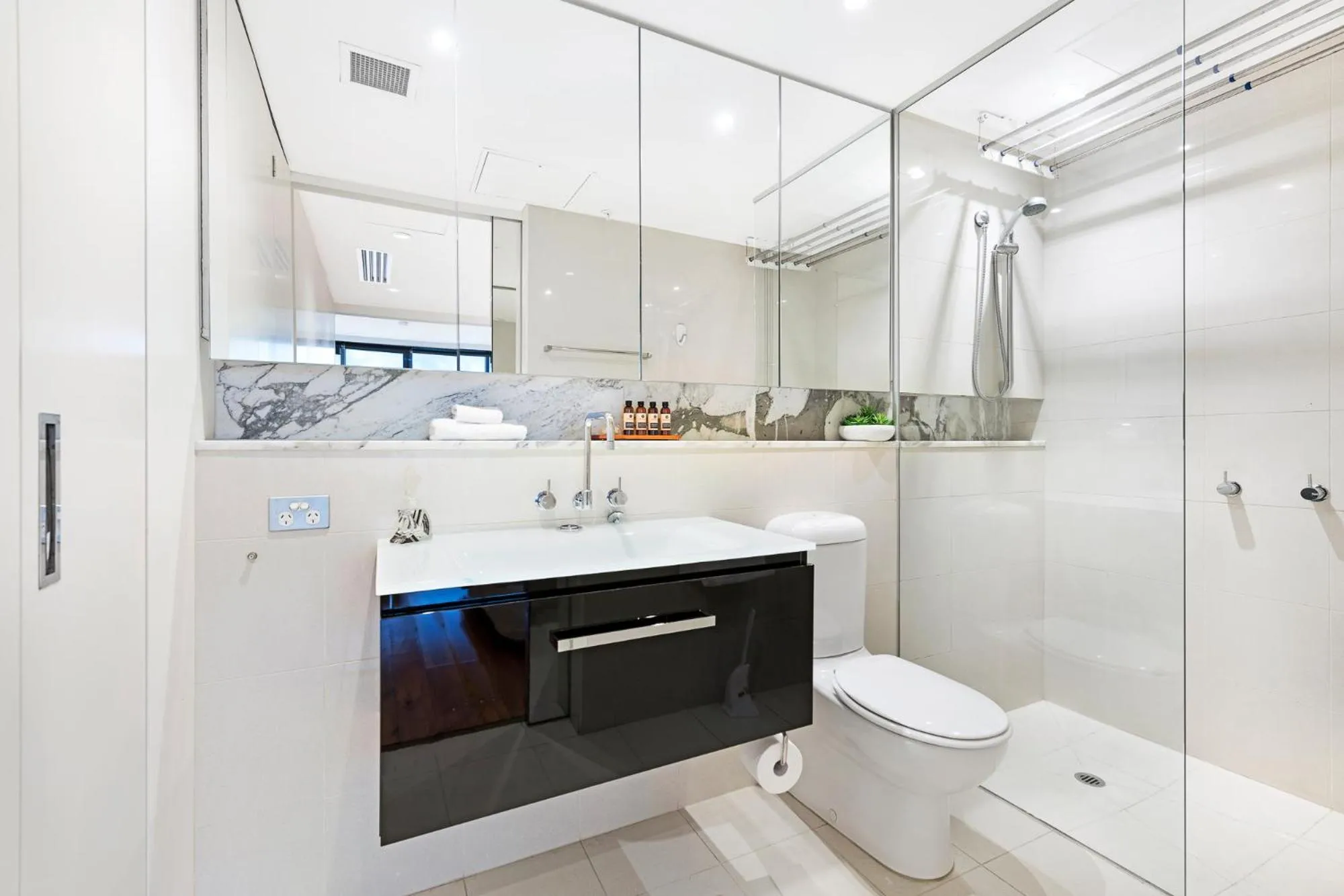 Shower in Corporate Keys - Freshwater Place