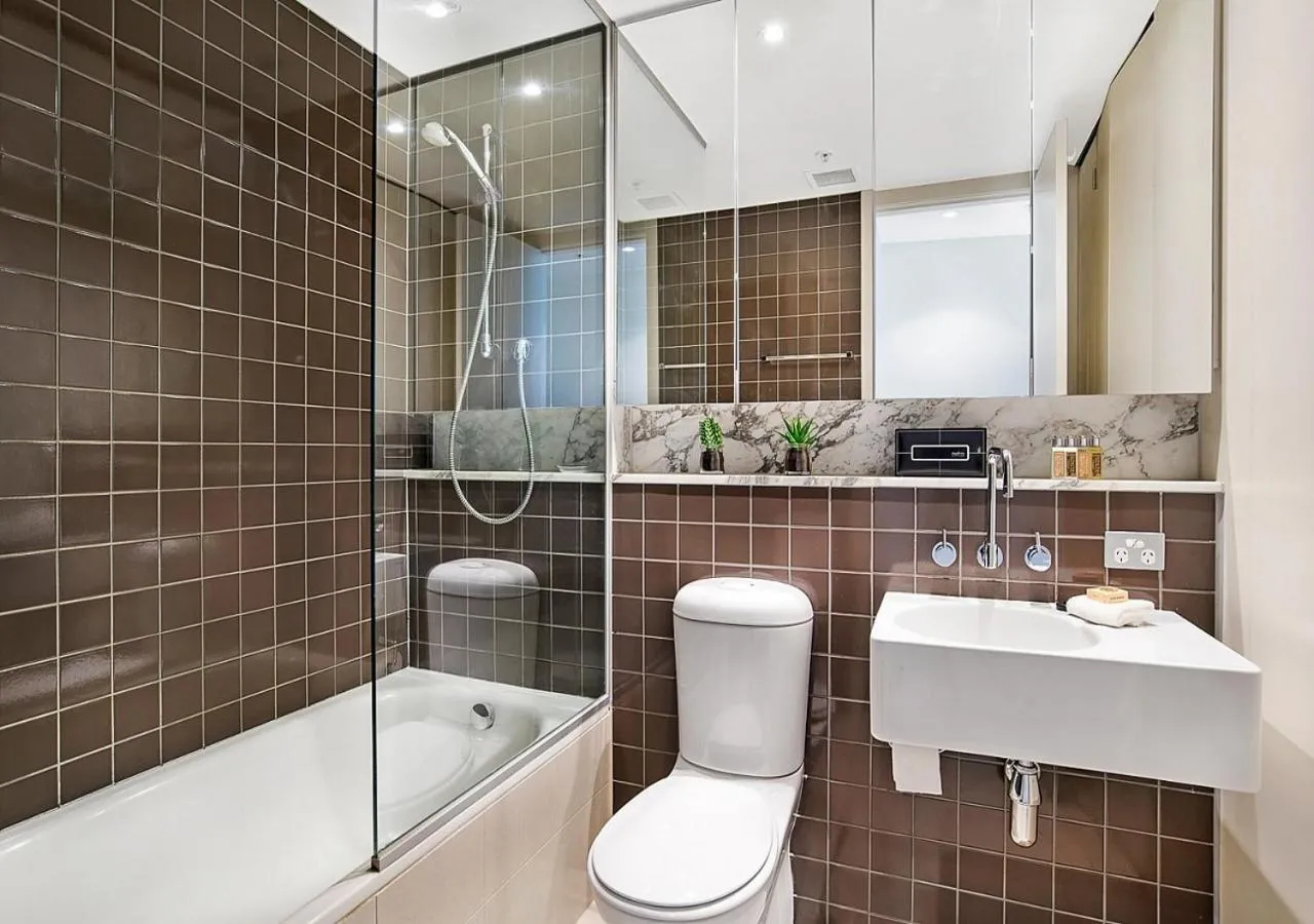Shower in Corporate Keys - Freshwater Place