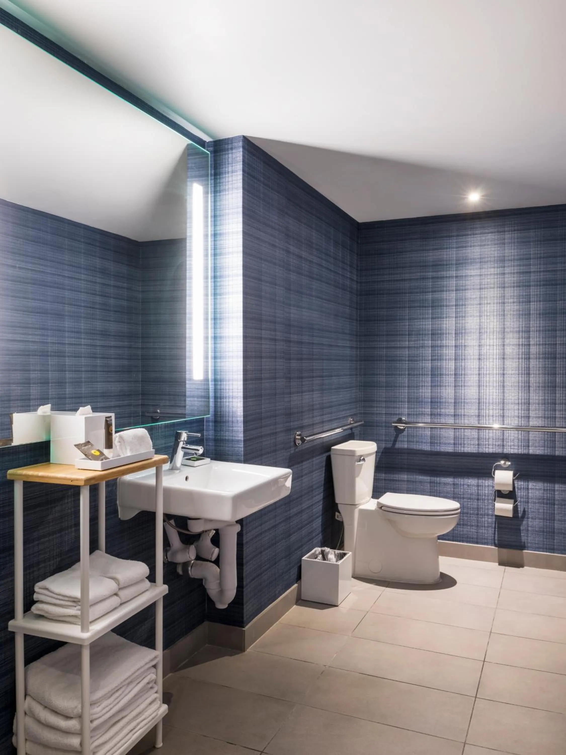 Bathroom in Novotel Miami Brickell