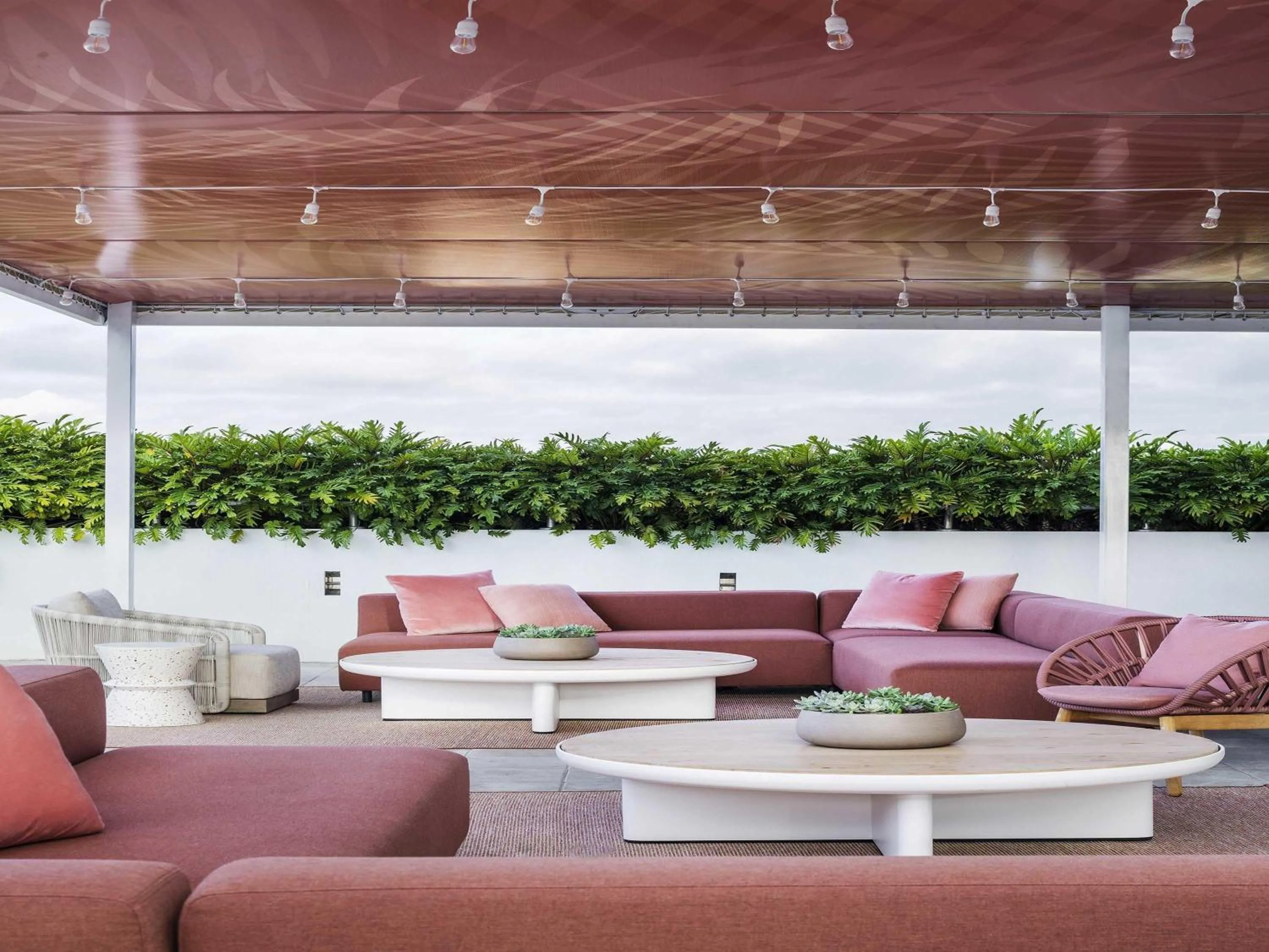 Lounge or bar in Novotel Miami Brickell