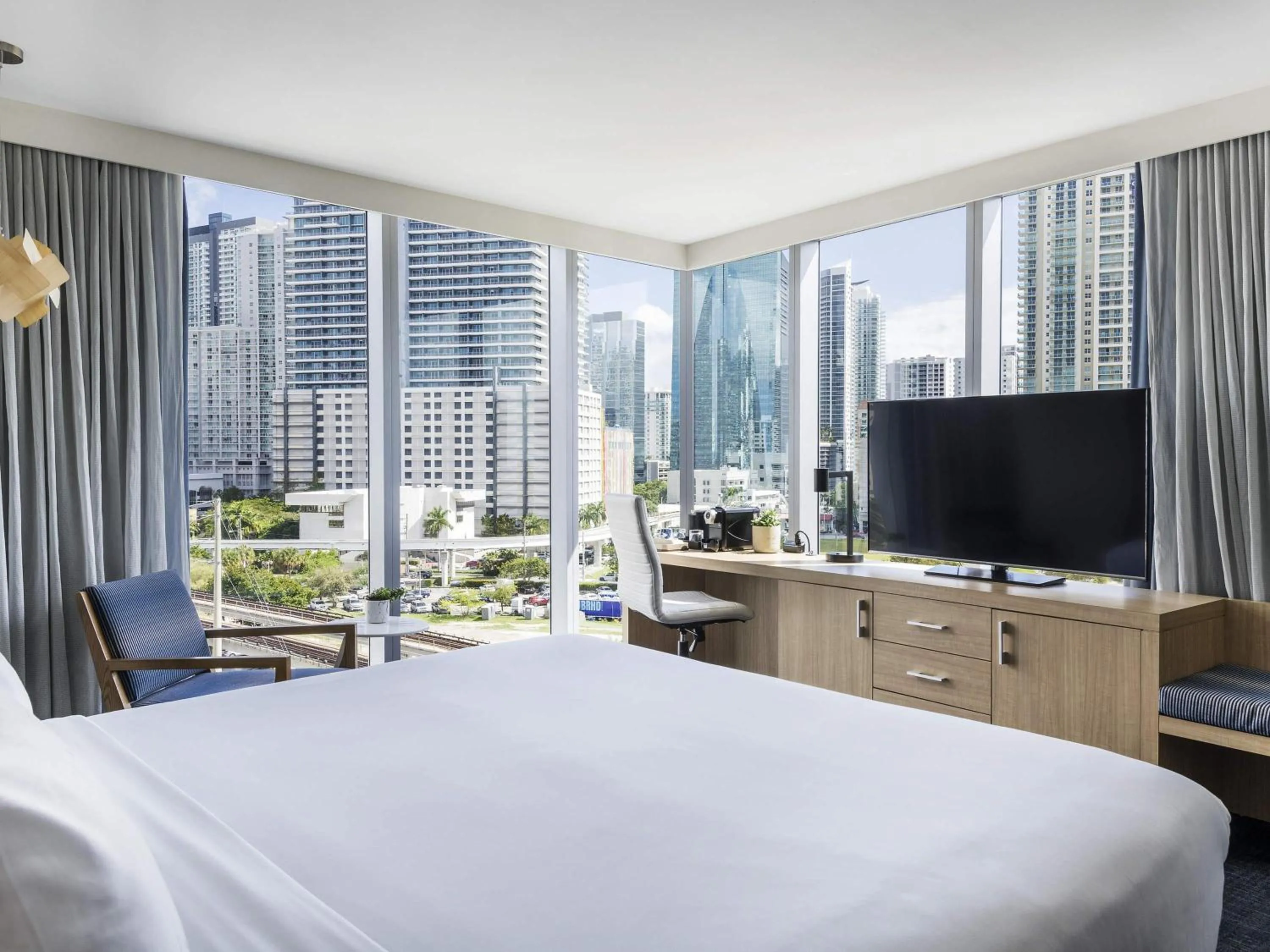 Bedroom, Bed in Novotel Miami Brickell