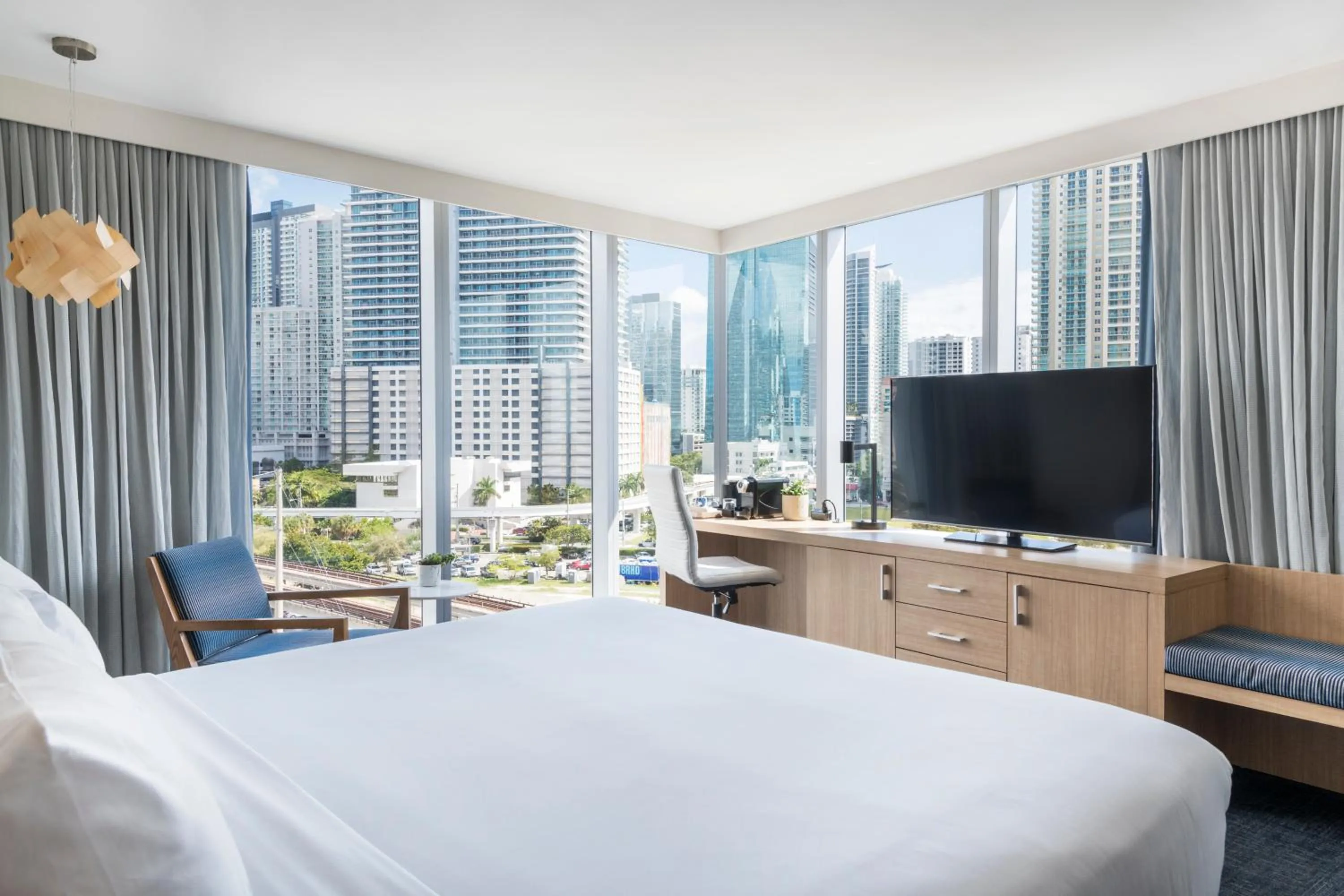Property building, Bed in Novotel Miami Brickell