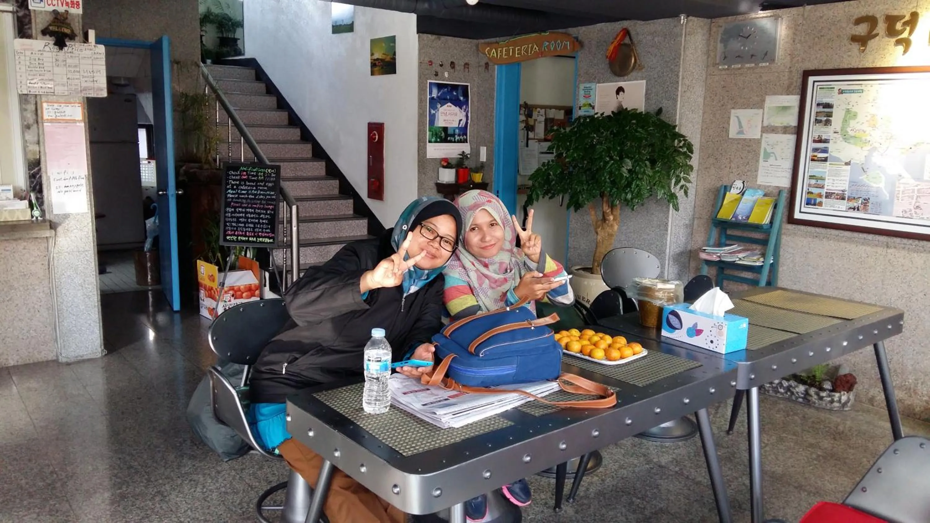 Communal lounge/ TV room in Gudeok Guesthouse