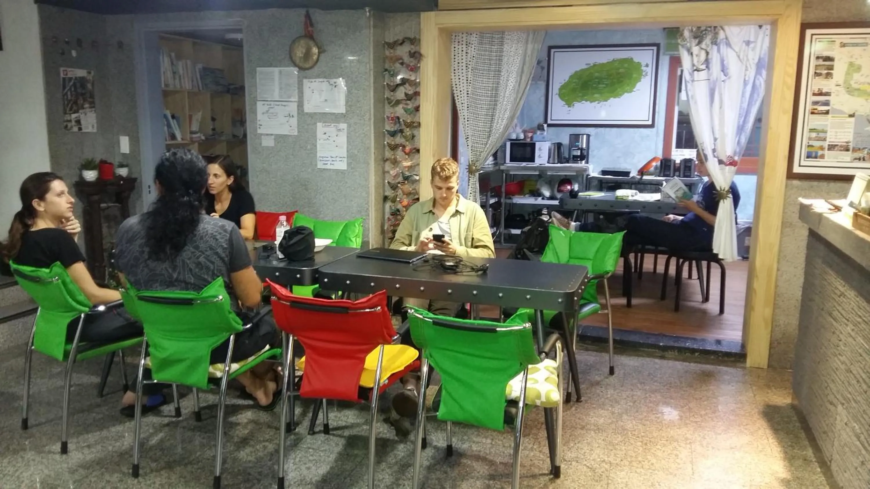 Communal lounge/ TV room in Gudeok Guesthouse