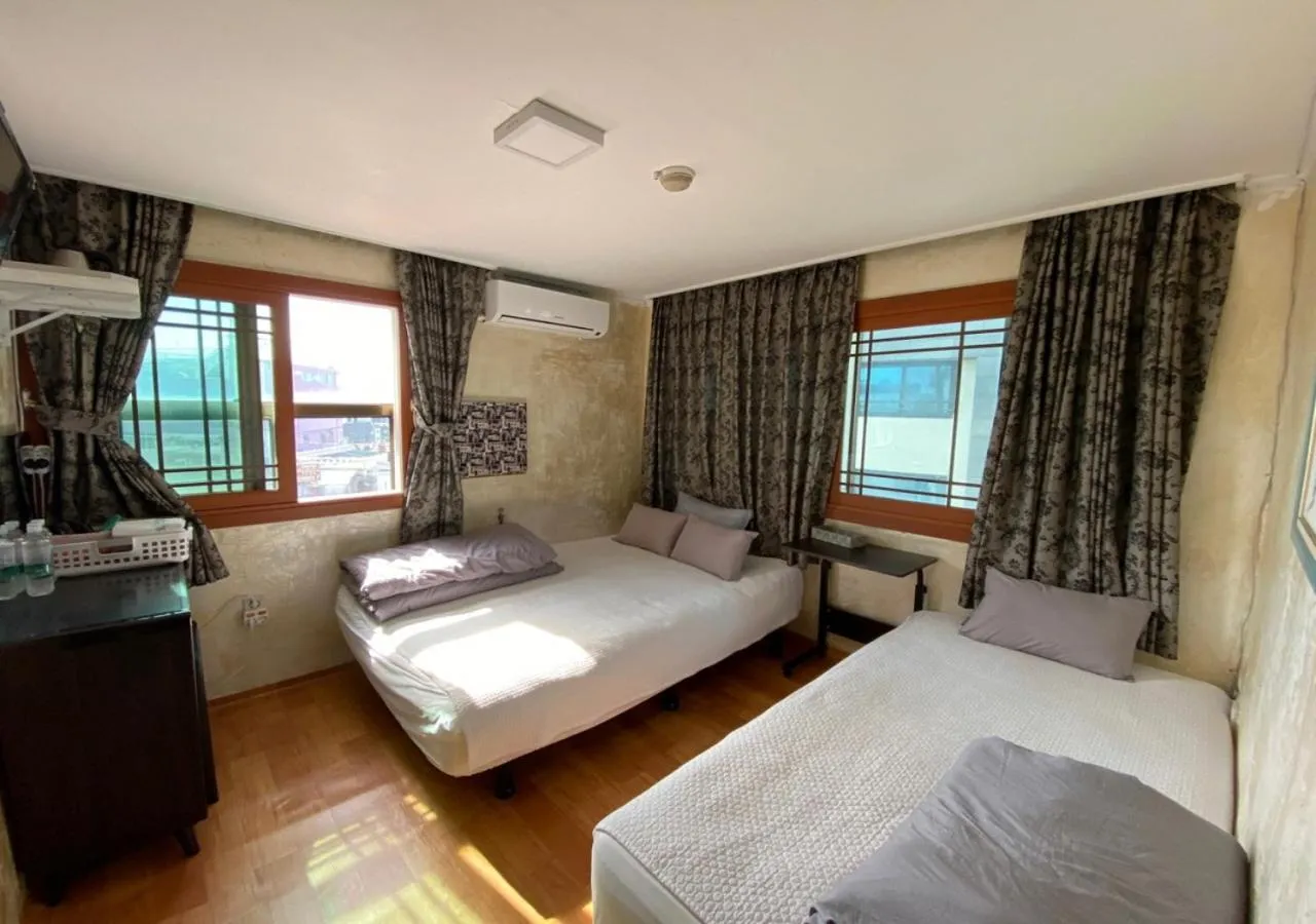 Property building, Bed in Gudeok Guesthouse