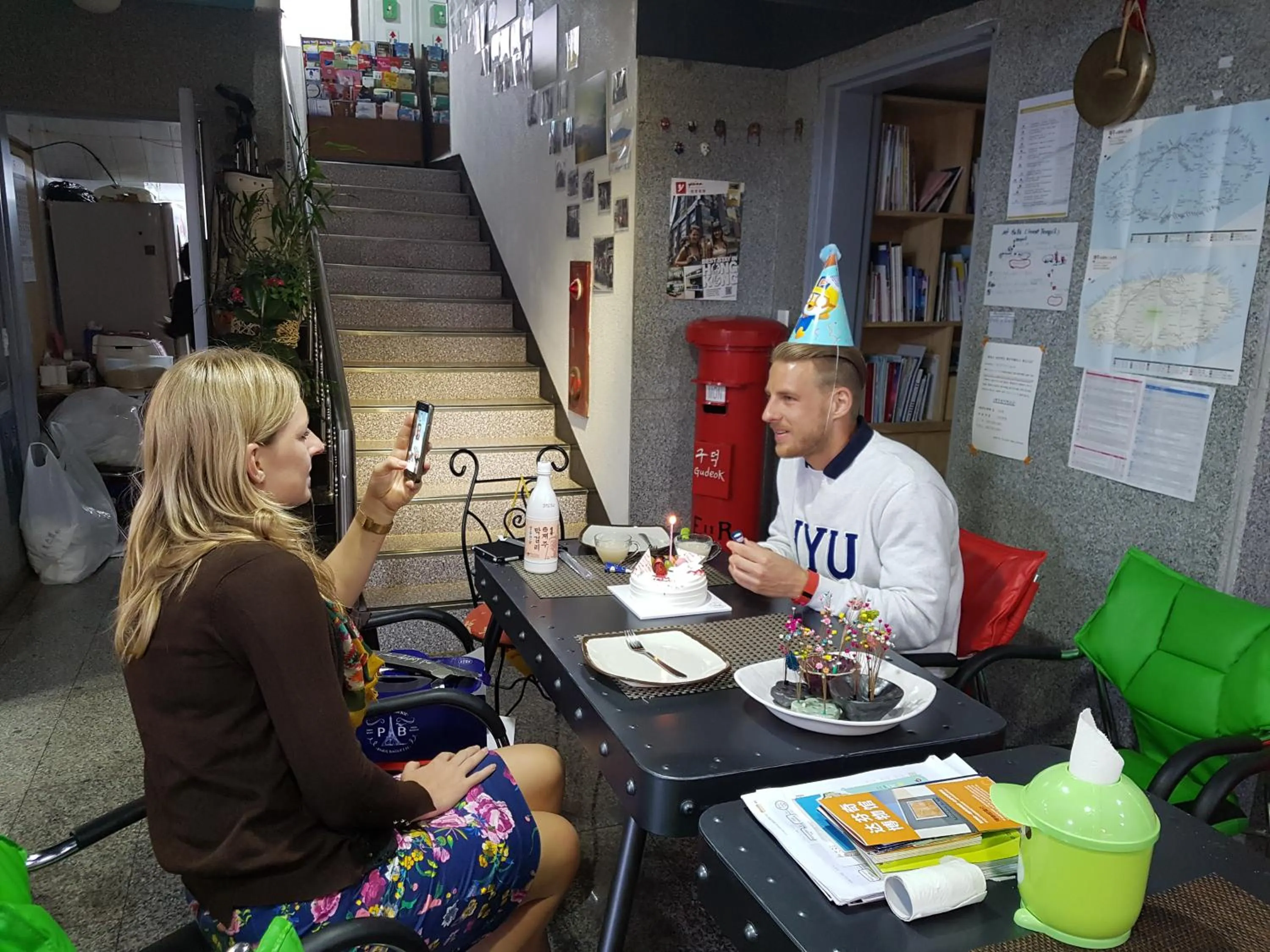 Communal lounge/ TV room in Gudeok Guesthouse