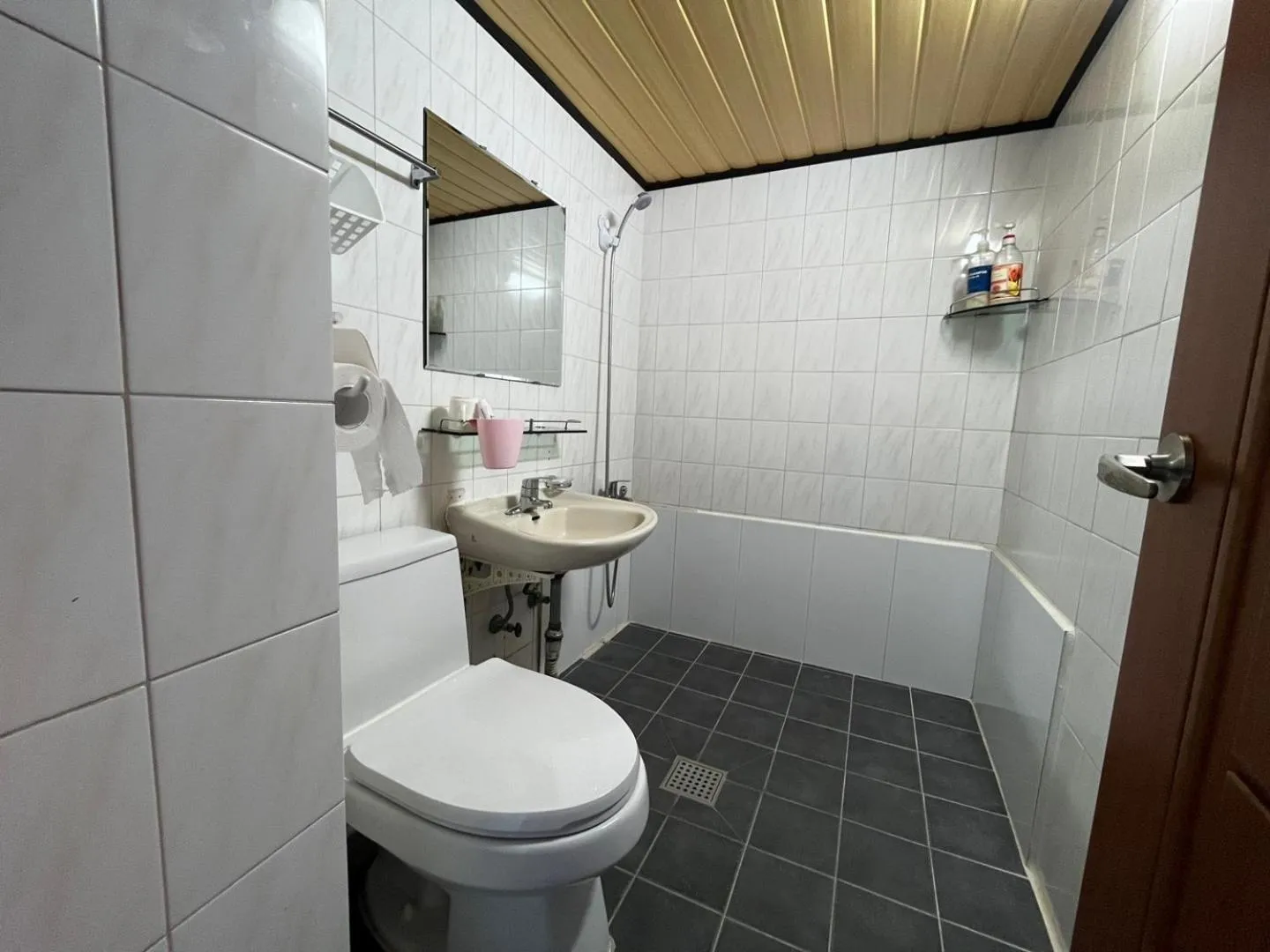 Toilet in Gudeok Guesthouse