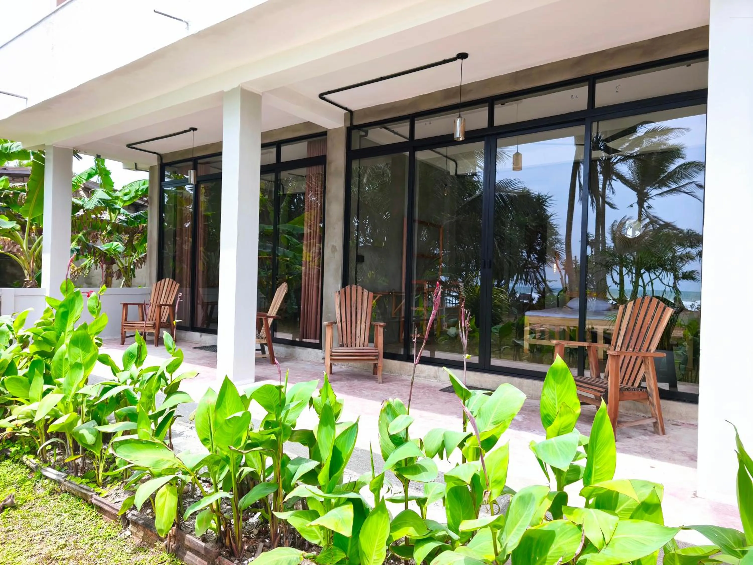 Deluxe Double Room with Sea View in Surfescape Sri Lanka