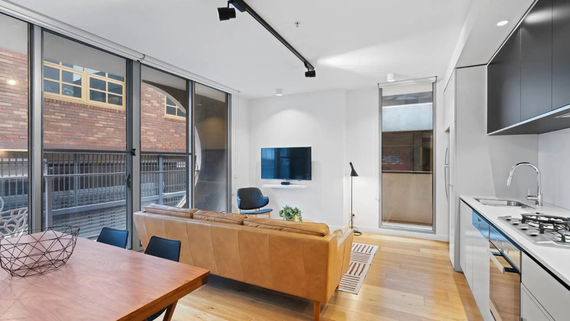 TV and multimedia in District Apartments Fitzroy