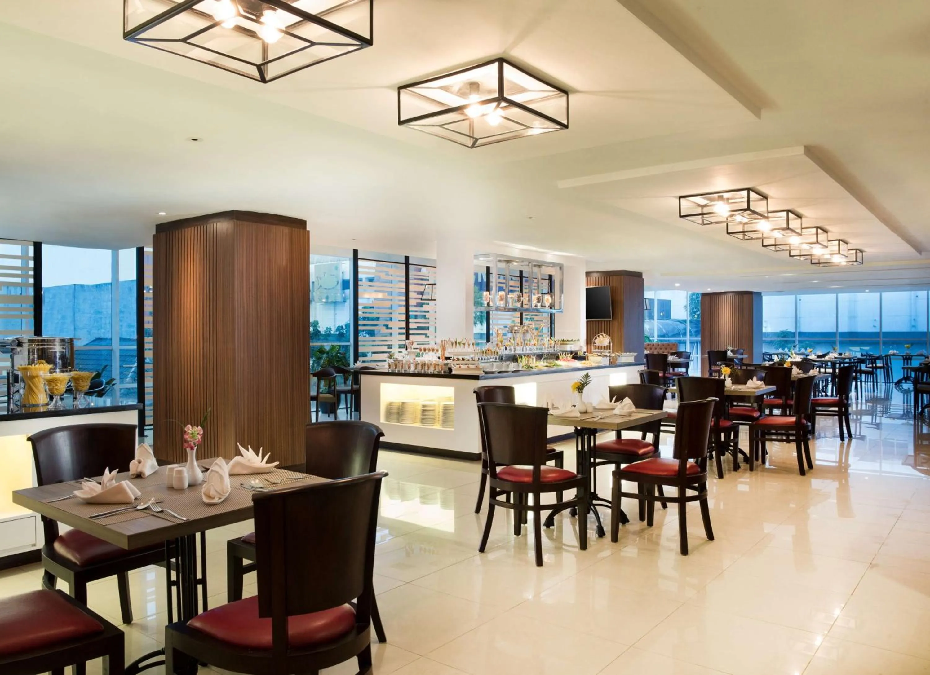 Restaurant/places to eat in Best Western Premier La Grande Bandung