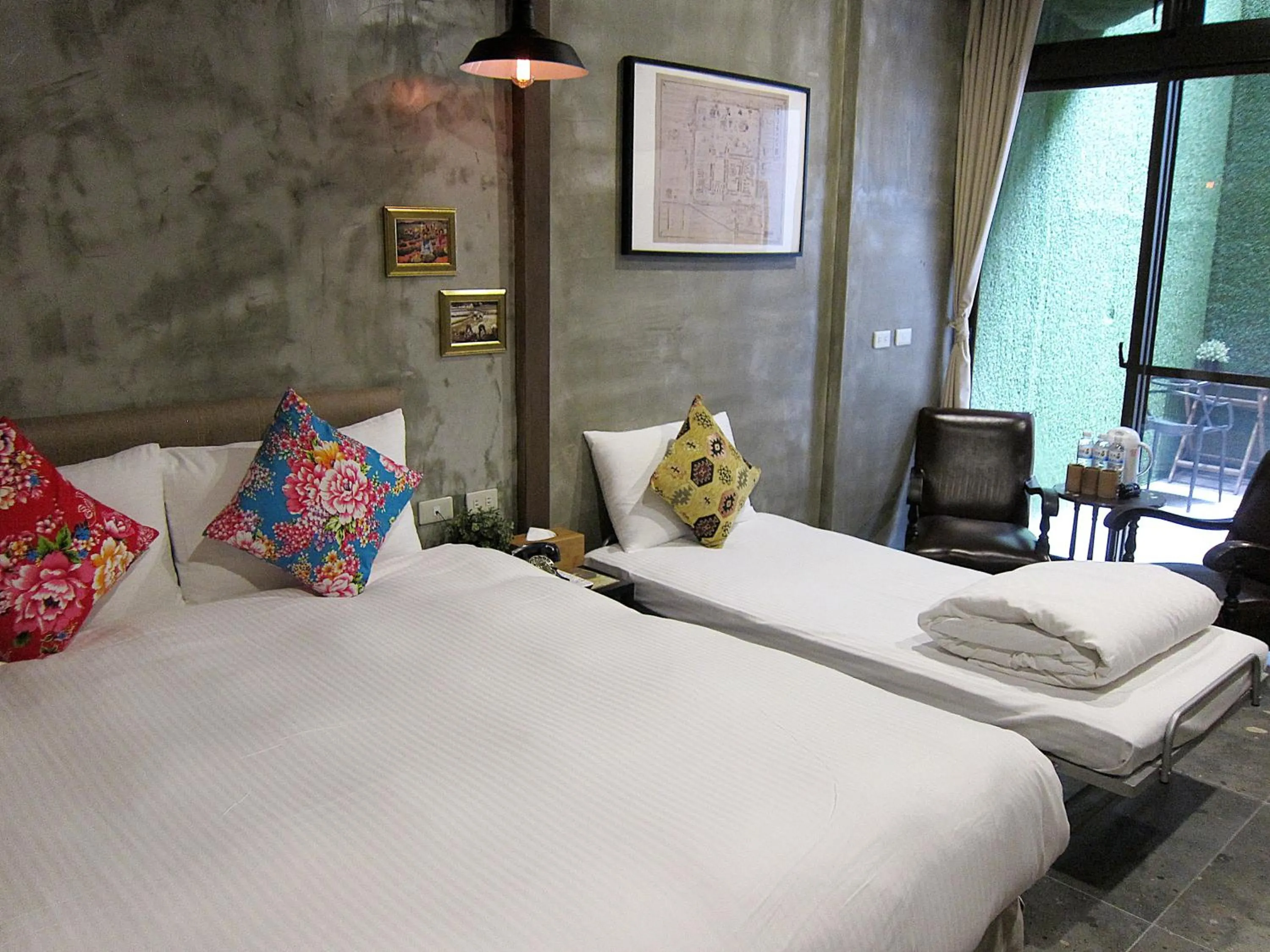 Photo of the whole room, Bed in Jian Shan Hotel