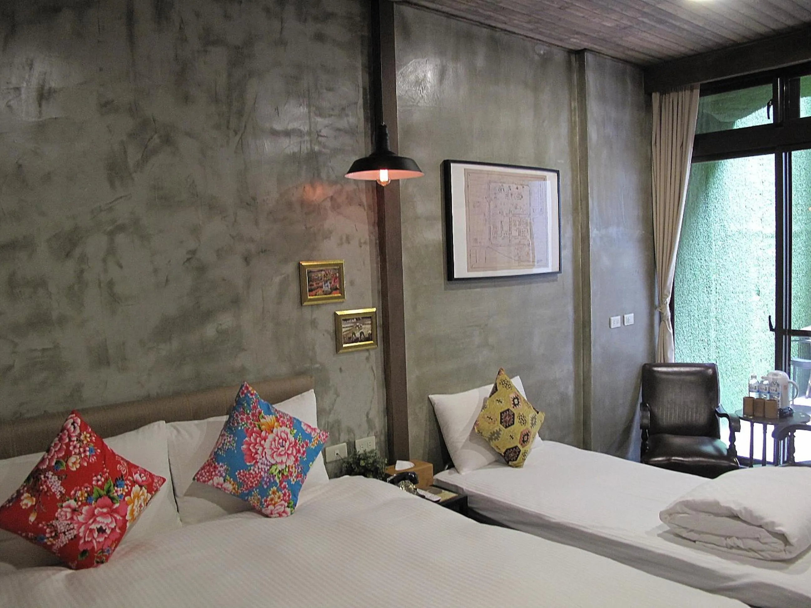 Photo of the whole room, Bed in Jian Shan Hotel