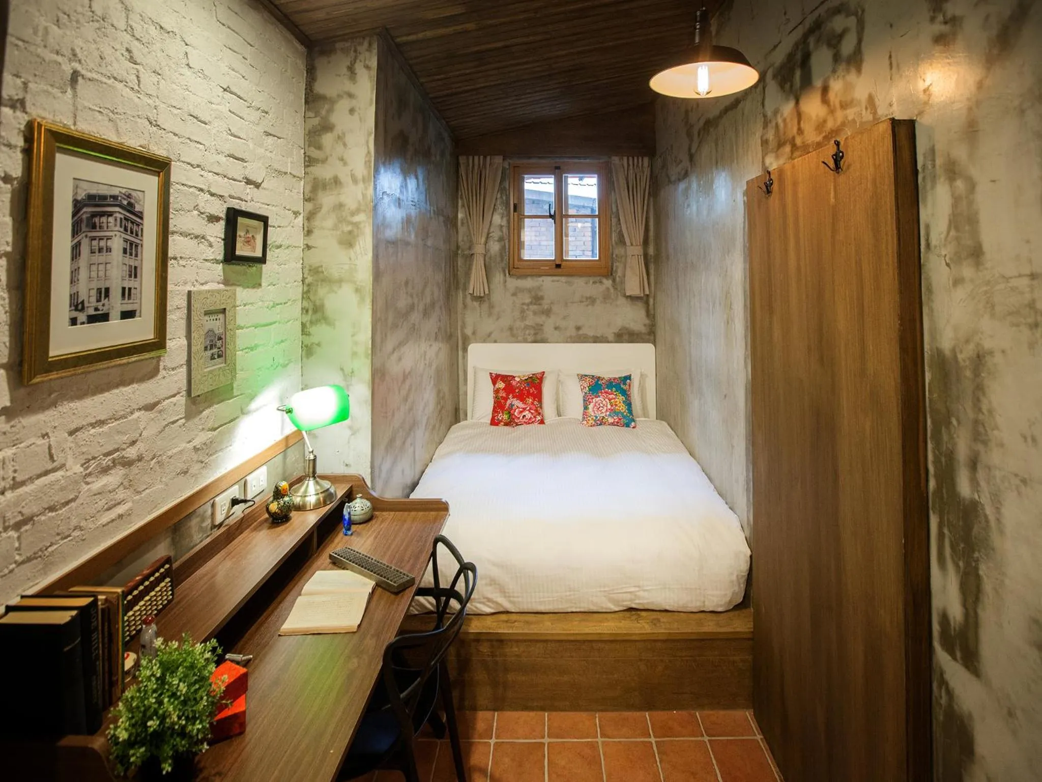 Photo of the whole room, Bed in Jian Shan Hotel