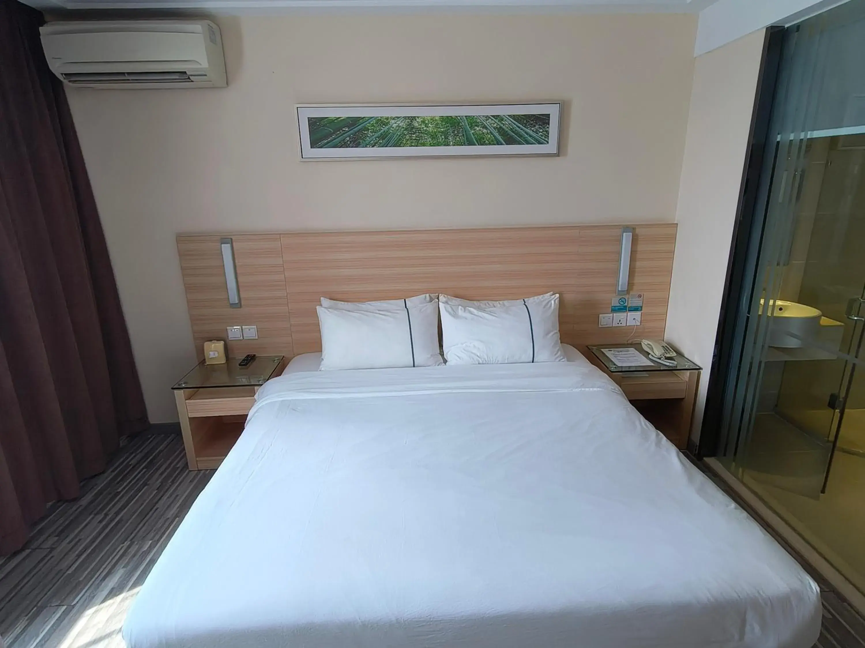 Standard King Room in City Comfort Hotel Kuala Lumpur City Center (Bukit Bintang) Standard King Room in City Comfort Hotel Kuala Lumpur City Center (Bukit Bintang)