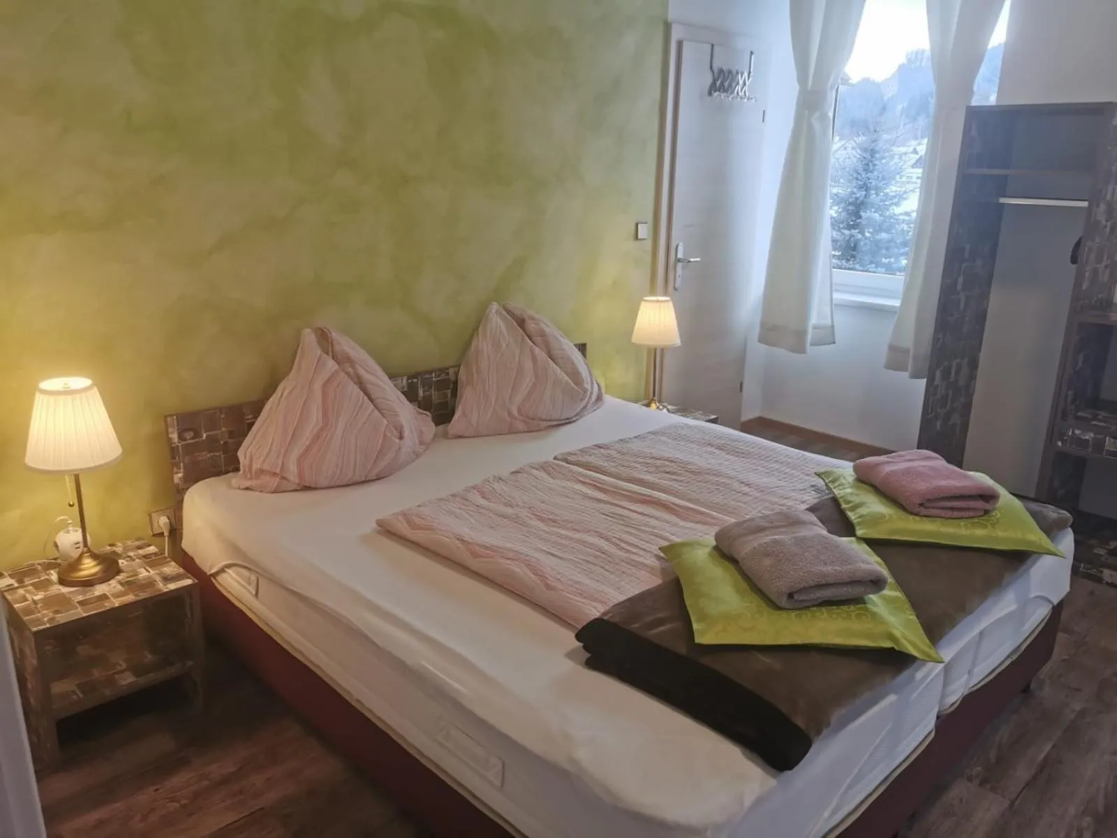 Photo of the whole room, Bed in Frühstückspension Gasthof Gesslbauer