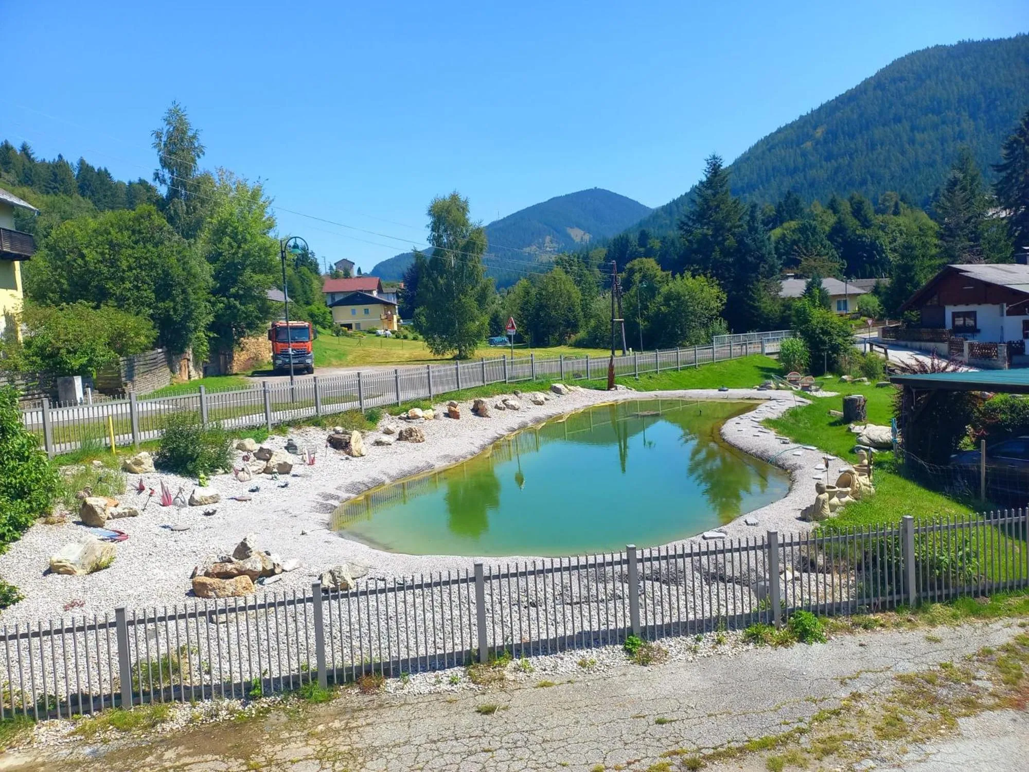 Swimming pool in Frühstückspension Gasthof Gesslbauer