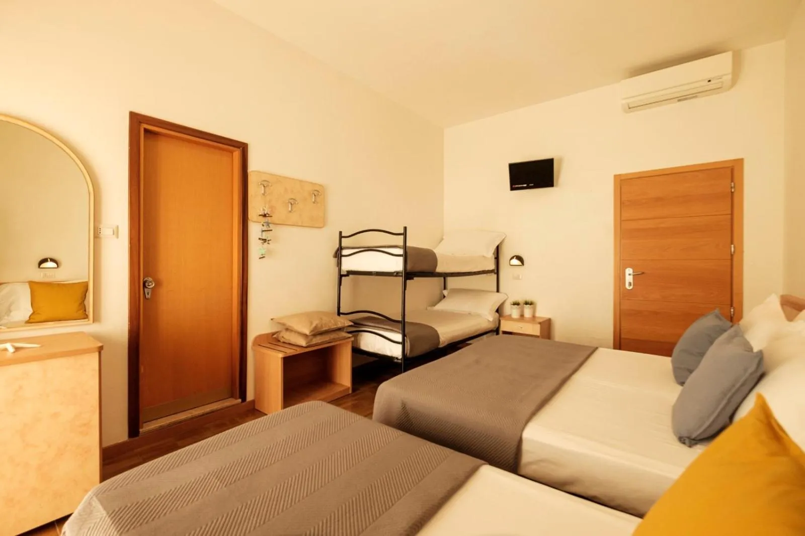 Bed in Hotel Oceanic