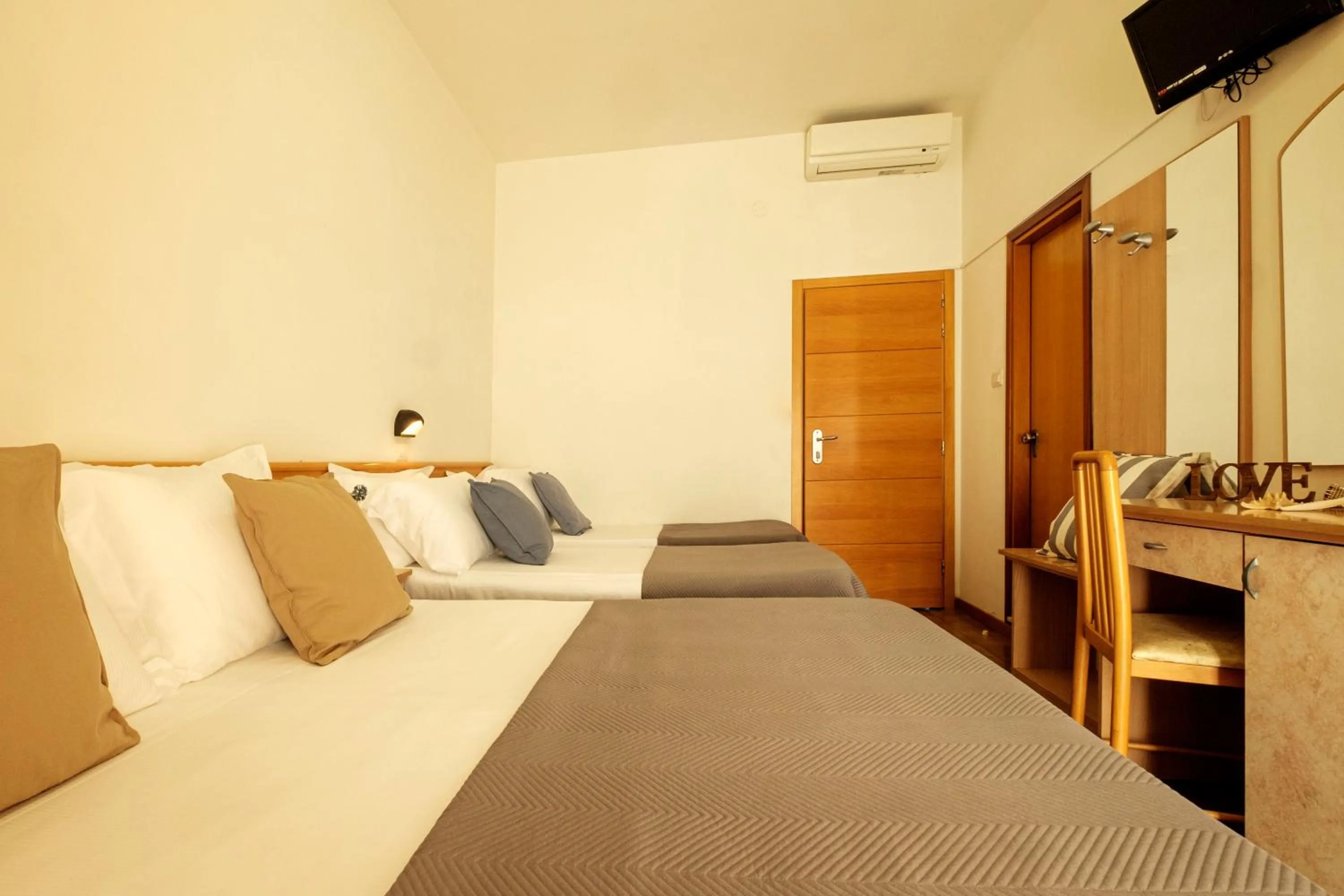 Bed in Hotel Oceanic