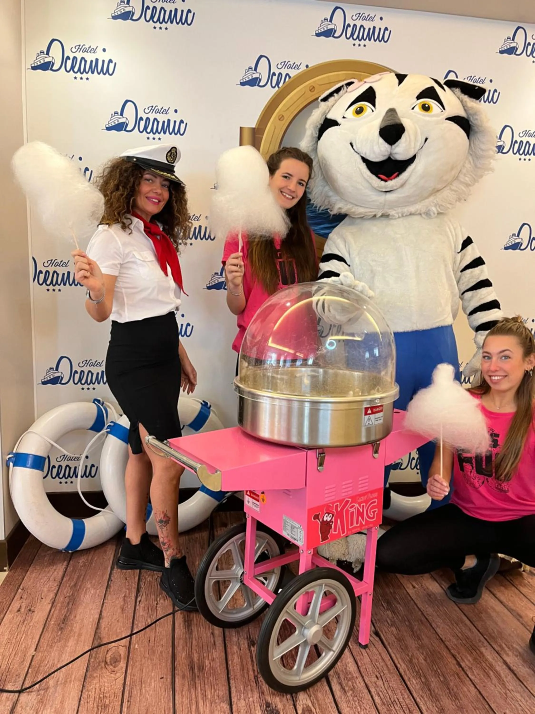 Staff in Hotel Oceanic