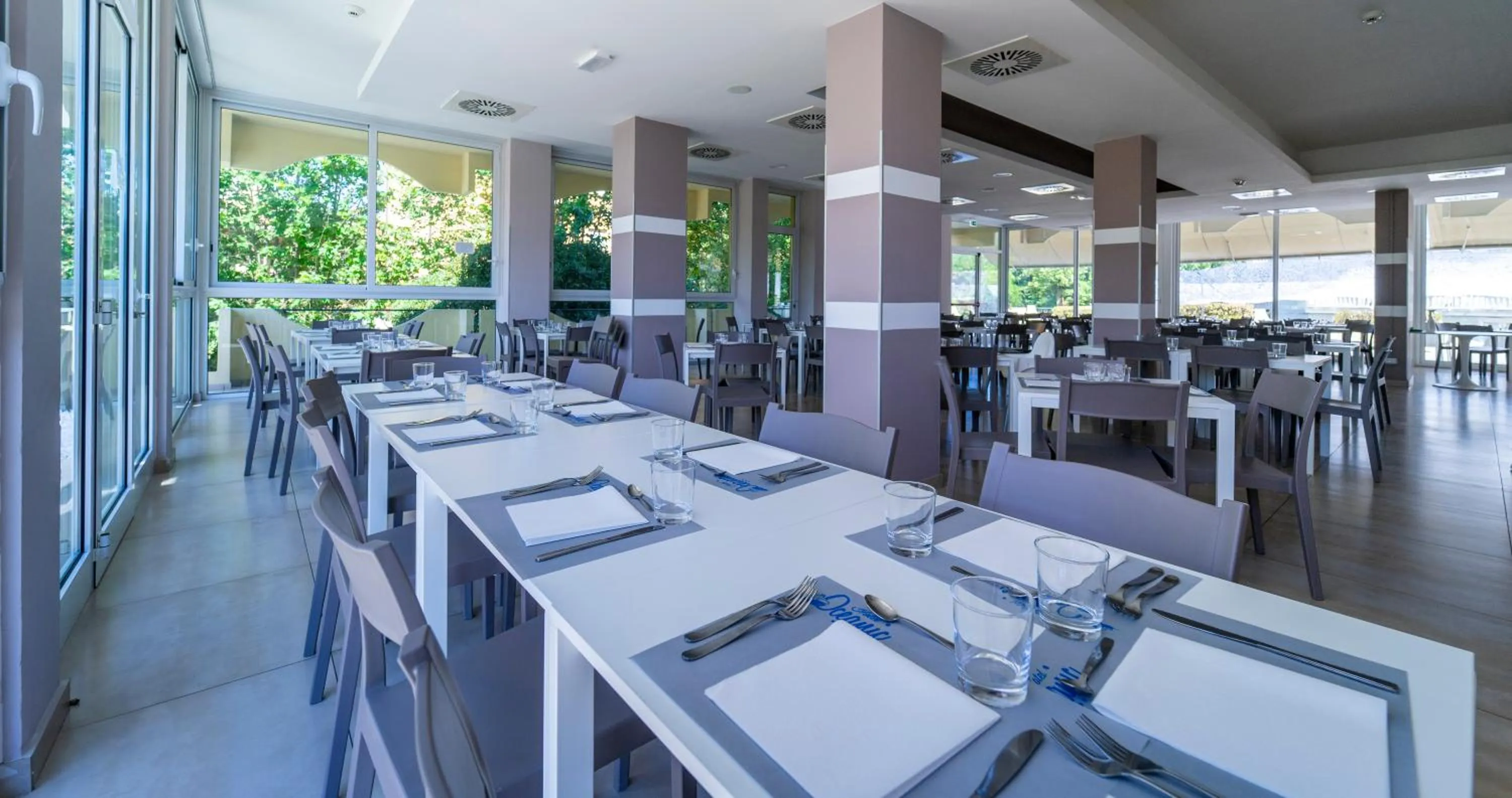 Restaurant/places to eat in Hotel Oceanic