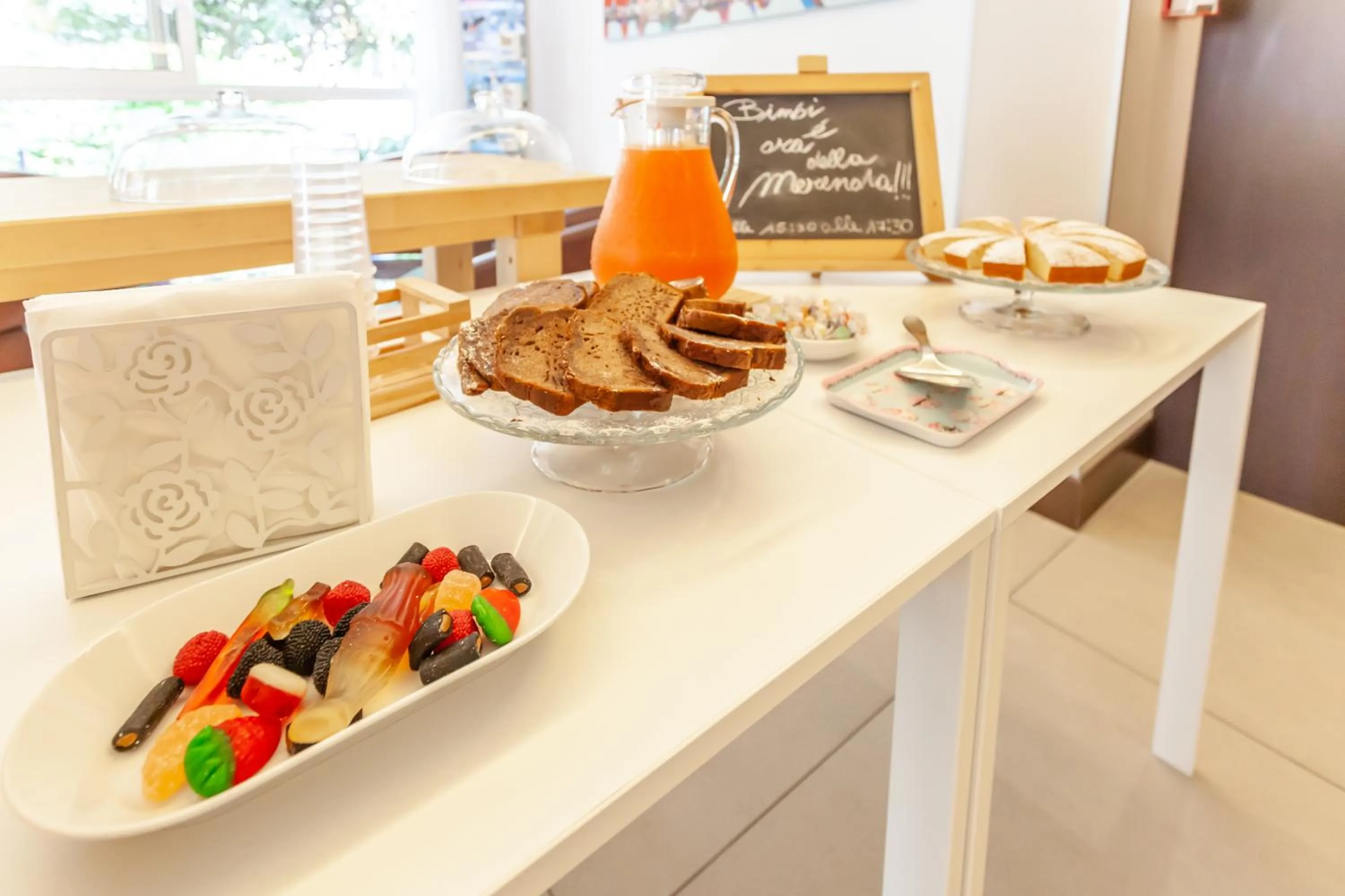 Food and drinks in Hotel Oceanic