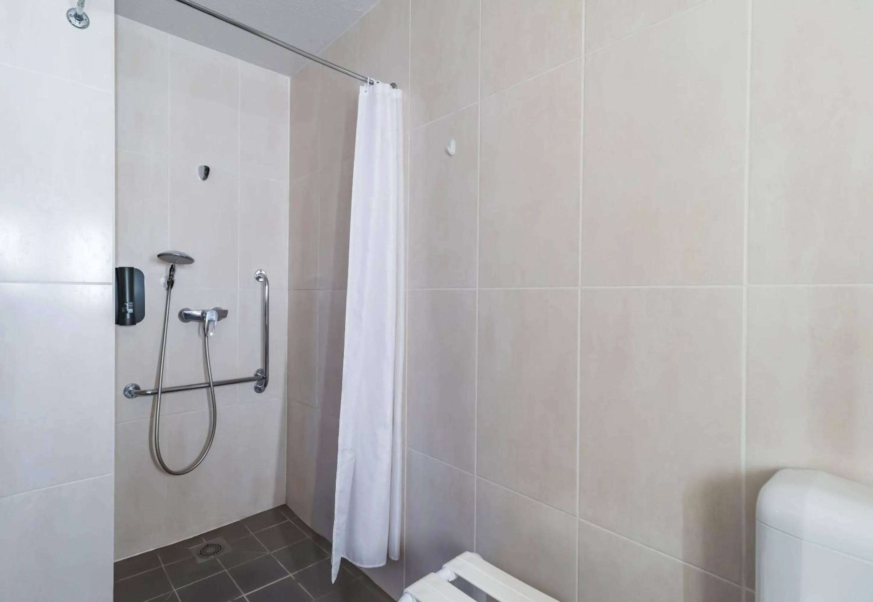 Bedroom in B&B HOTEL Creil Chantilly