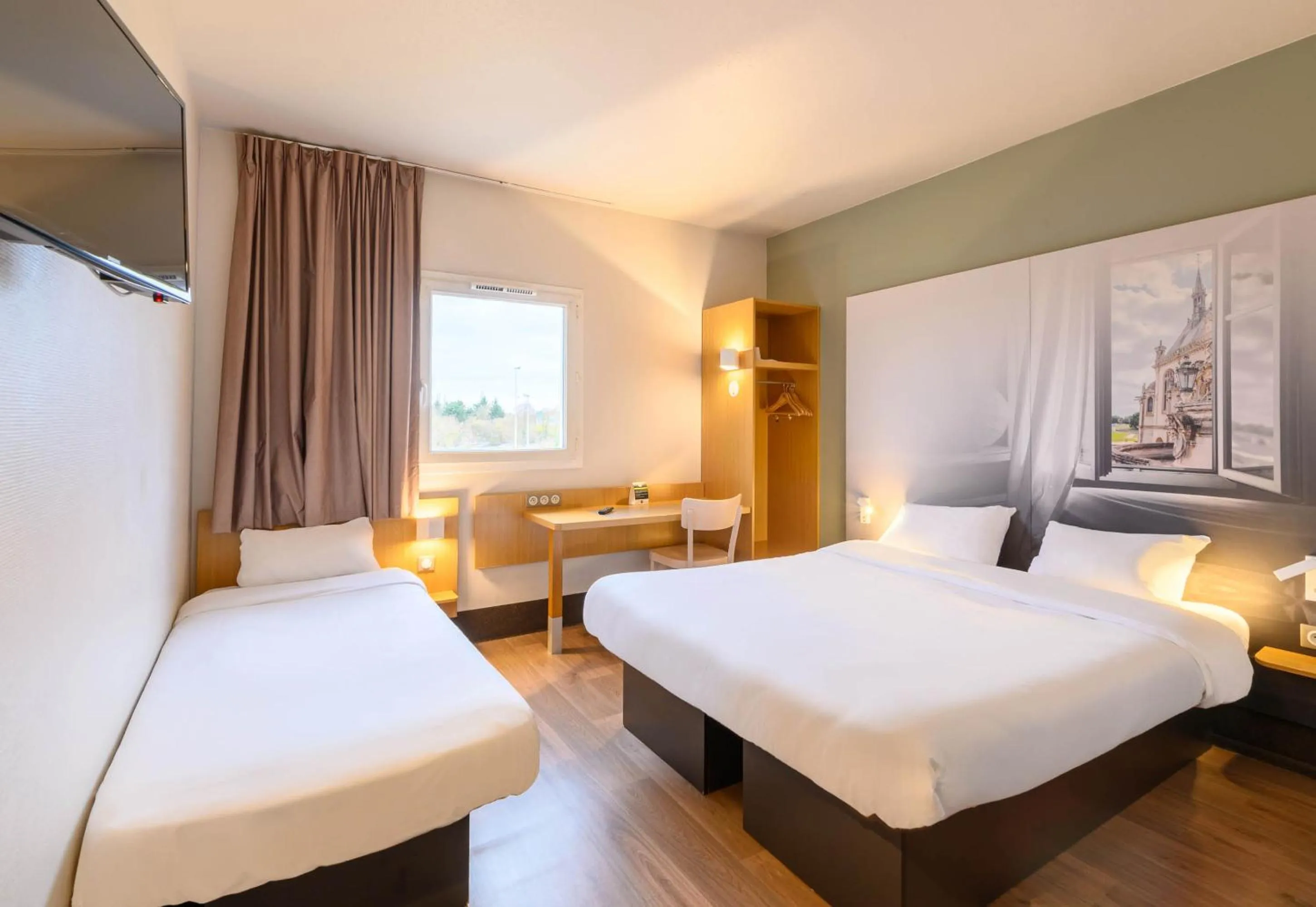 Bedroom, Bed in B&B HOTEL Creil Chantilly