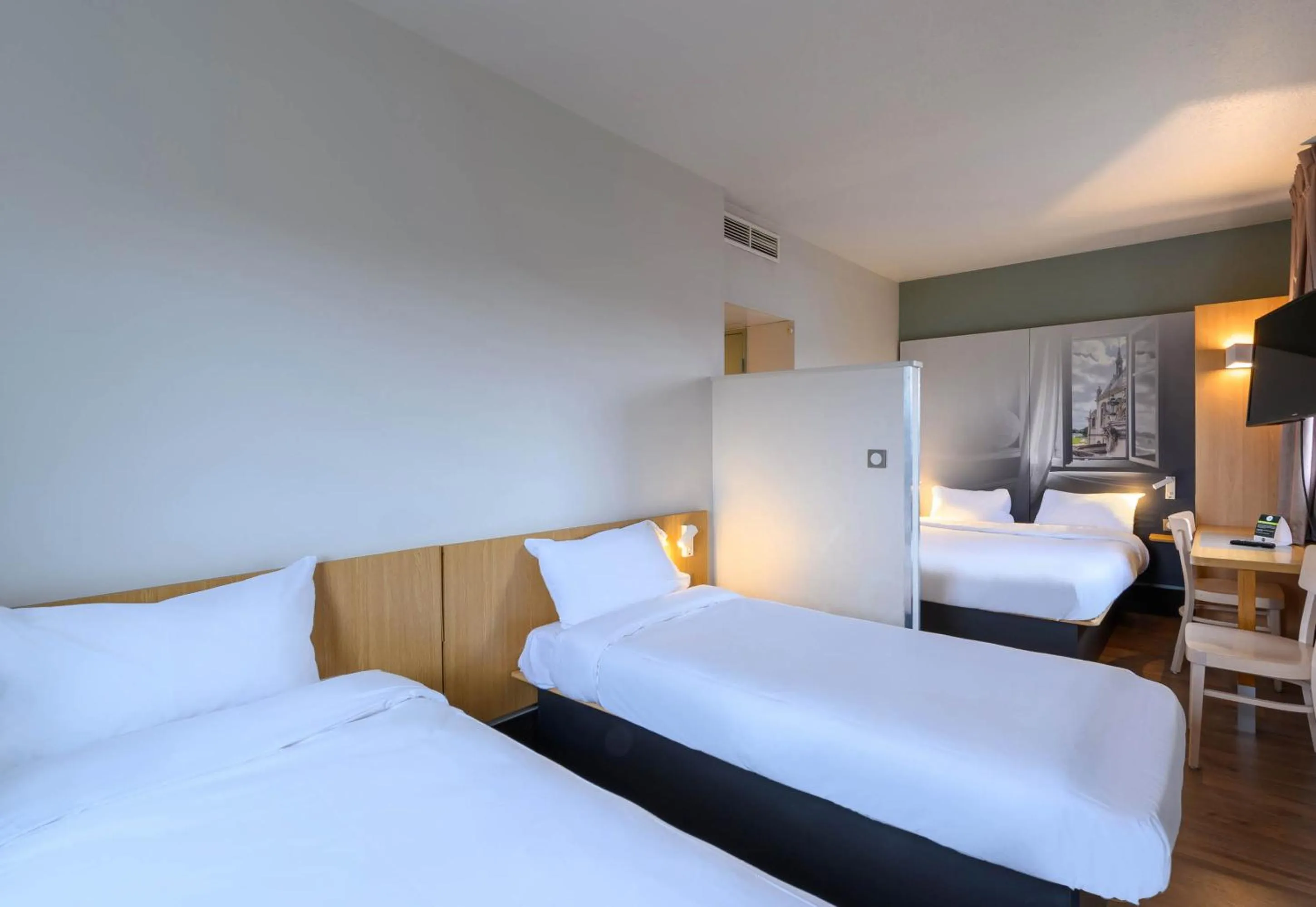 Bedroom, Bed in B&B HOTEL Creil Chantilly