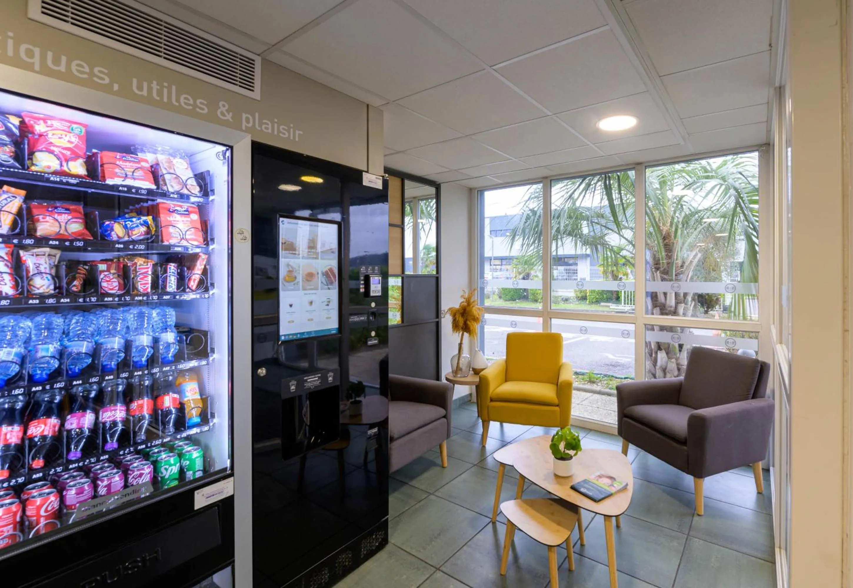 Lobby or reception in B&B HOTEL Creil Chantilly