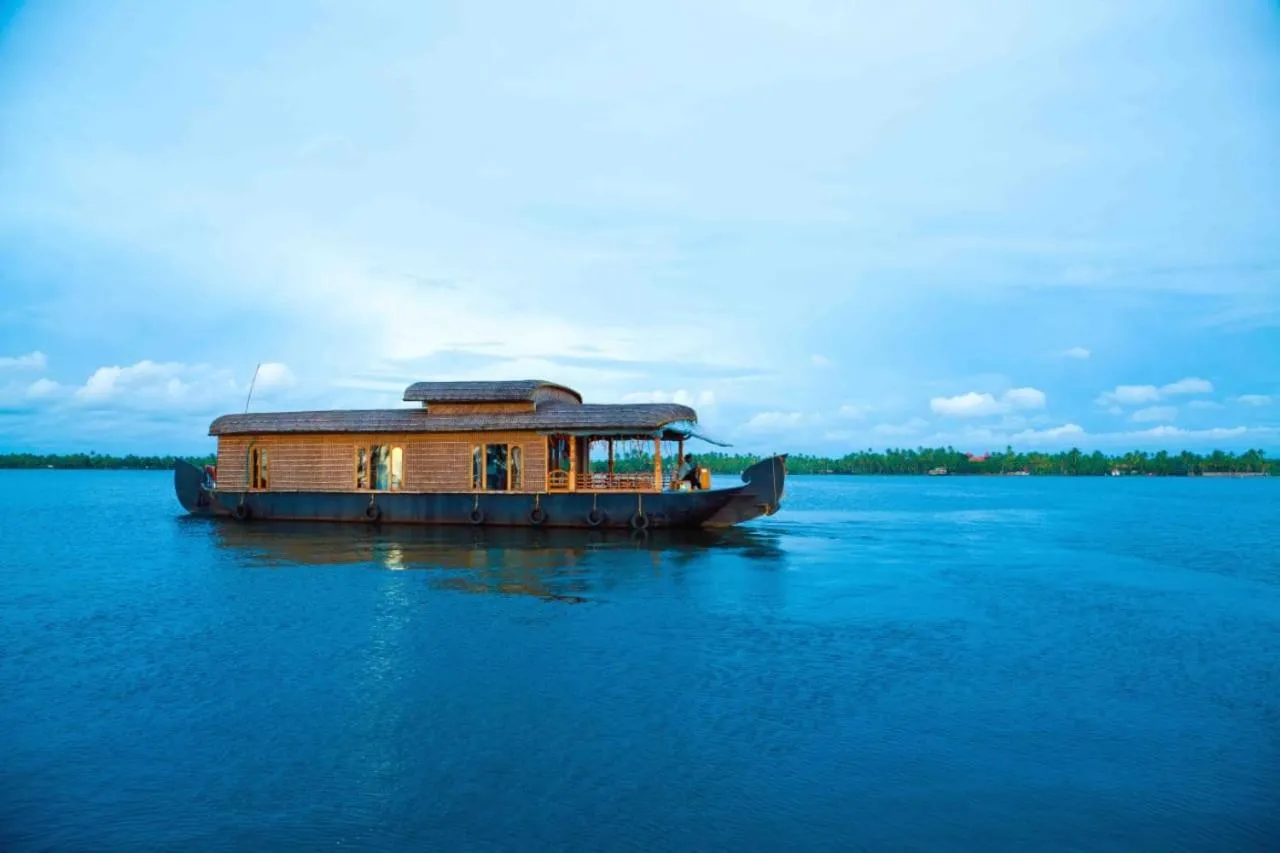 Lake view in Abad Premium House Boat