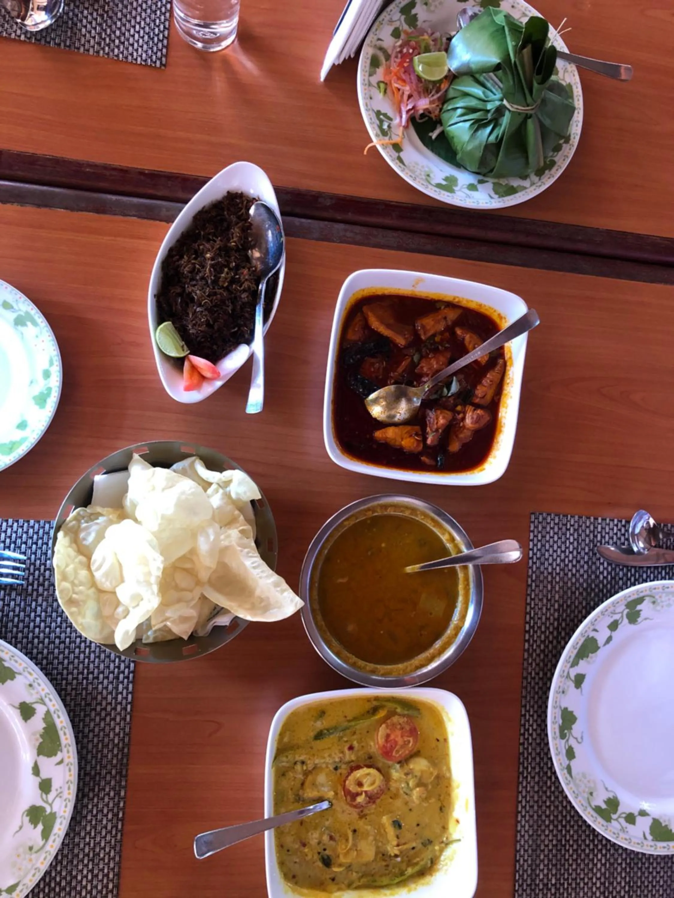 Food in Abad Premium House Boat
