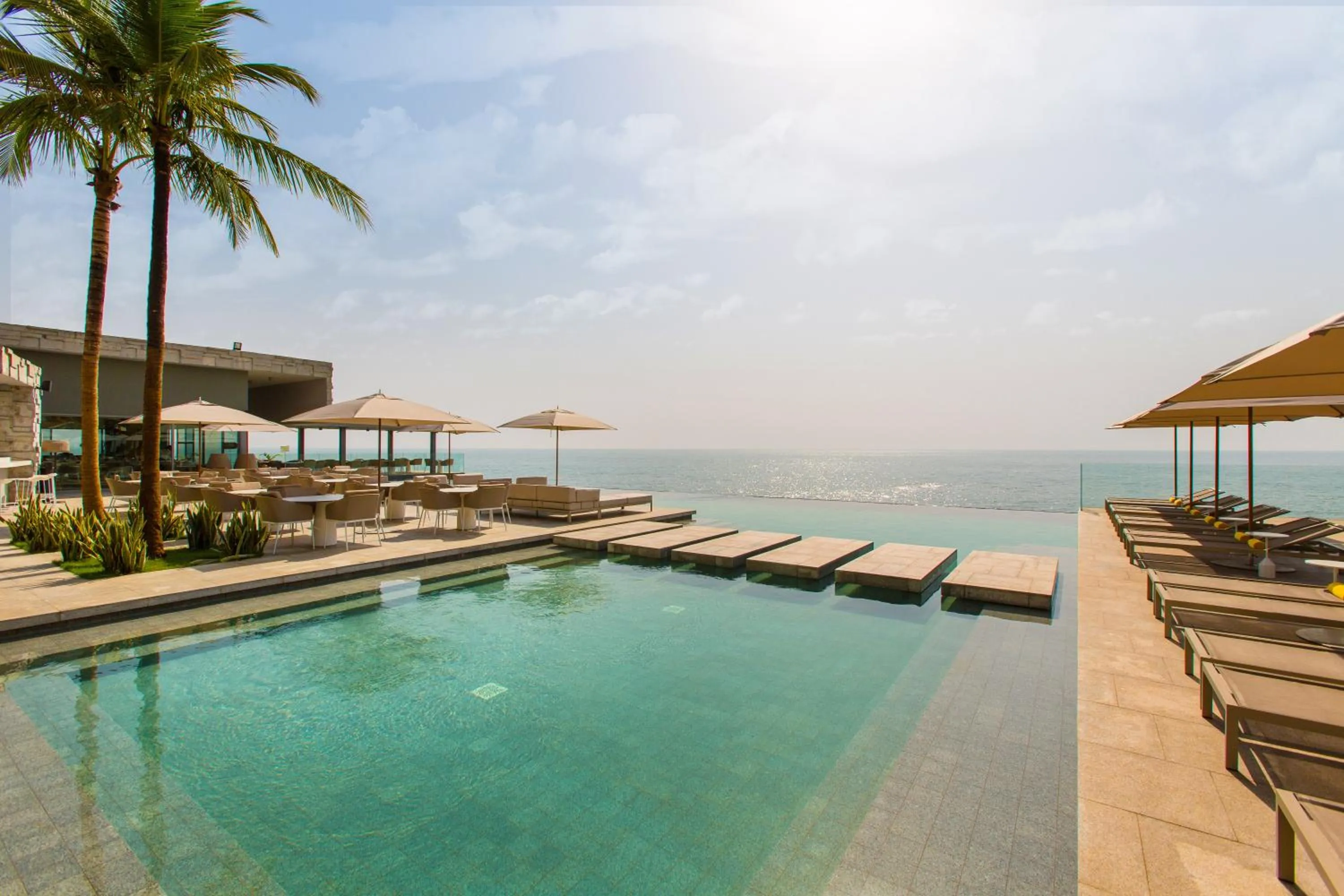 Swimming pool in Noom Hotel Conakry