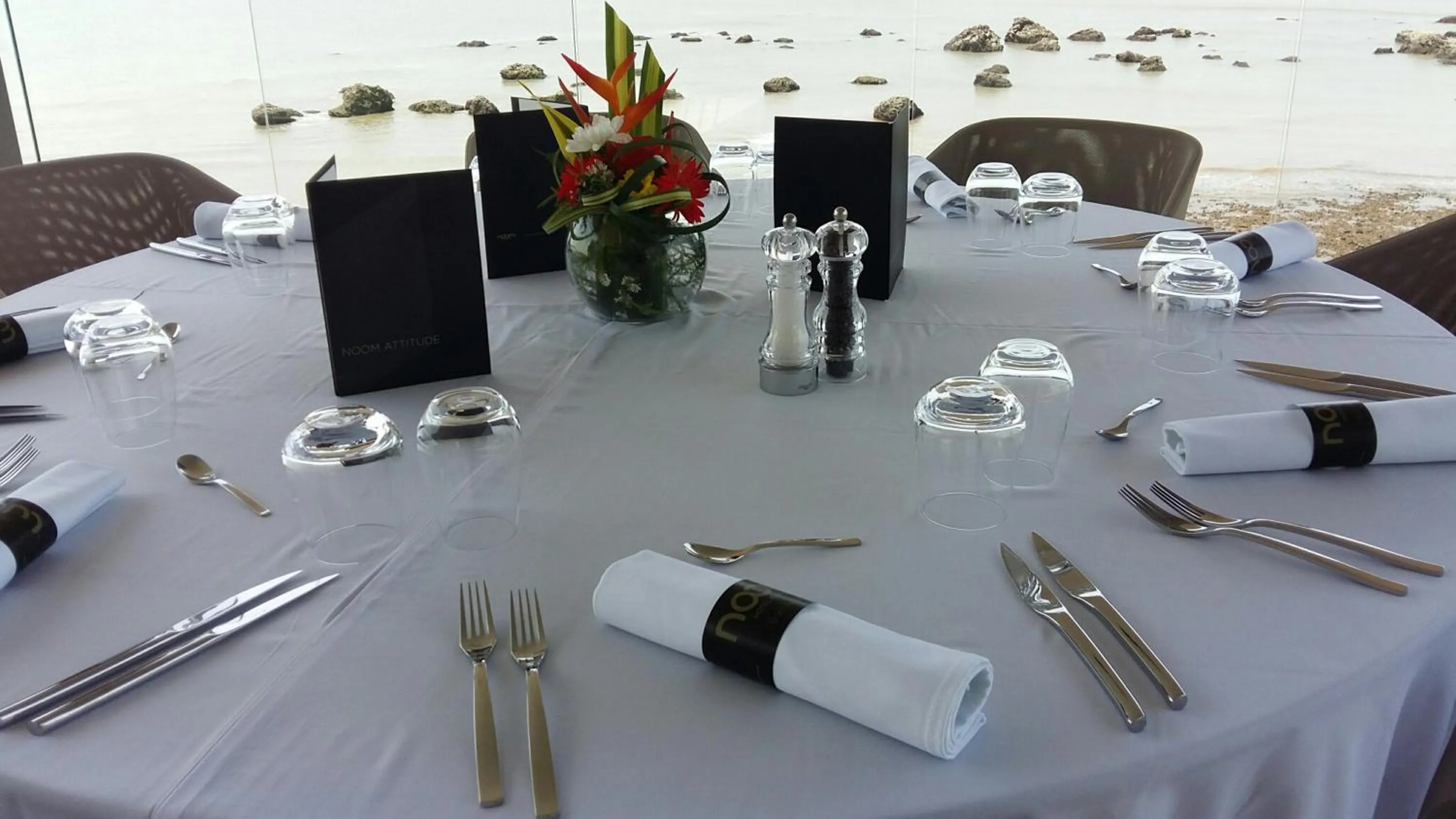 Restaurant/places to eat in Noom Hotel Conakry