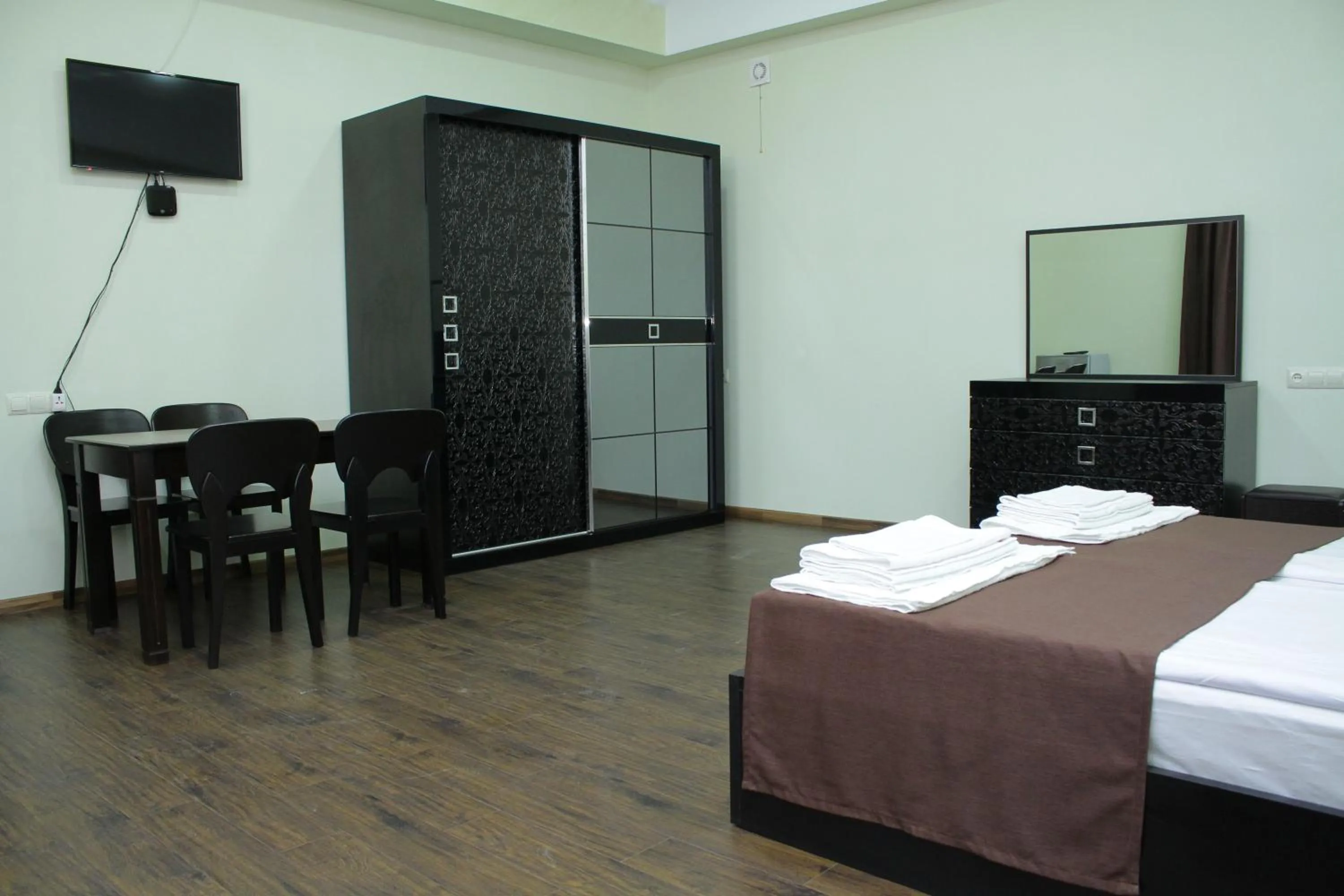 Dining area, Bed in Best View Hotel