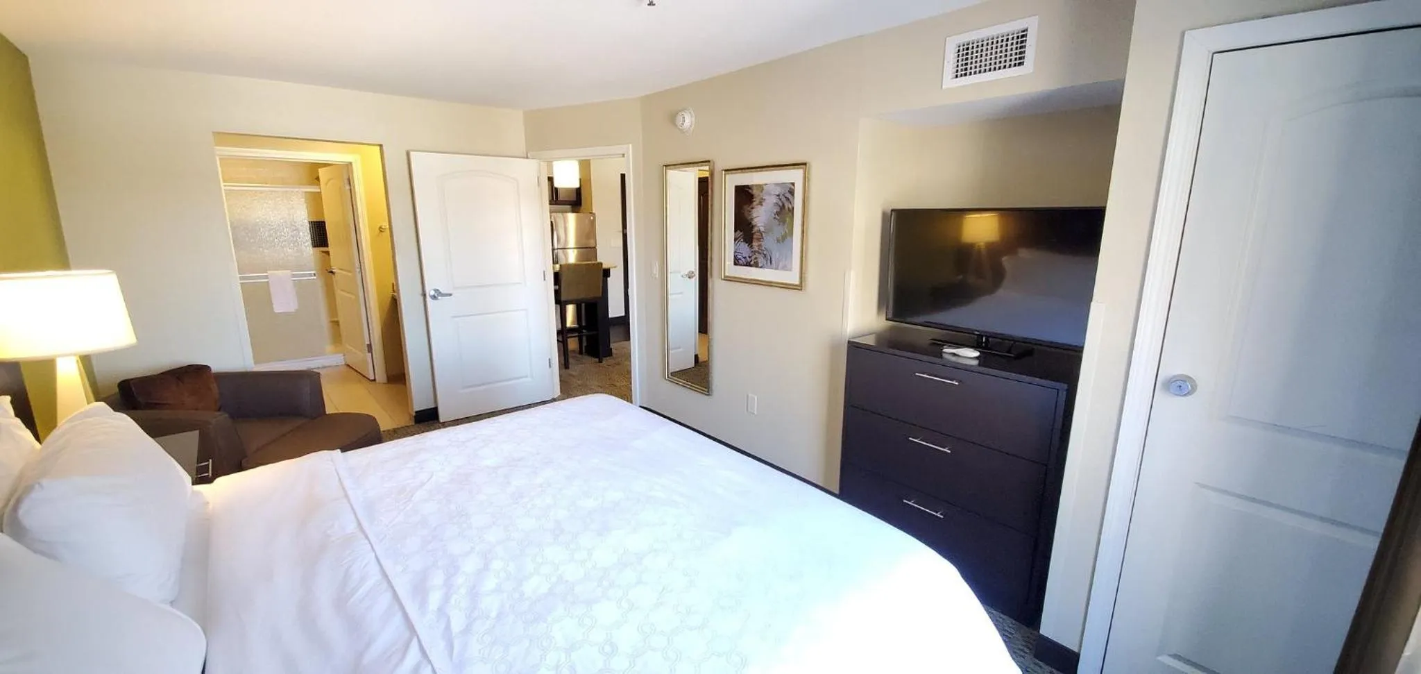 Photo of the whole room, Bed in Staybridge Suites Eau Claire - Altoona by IHG