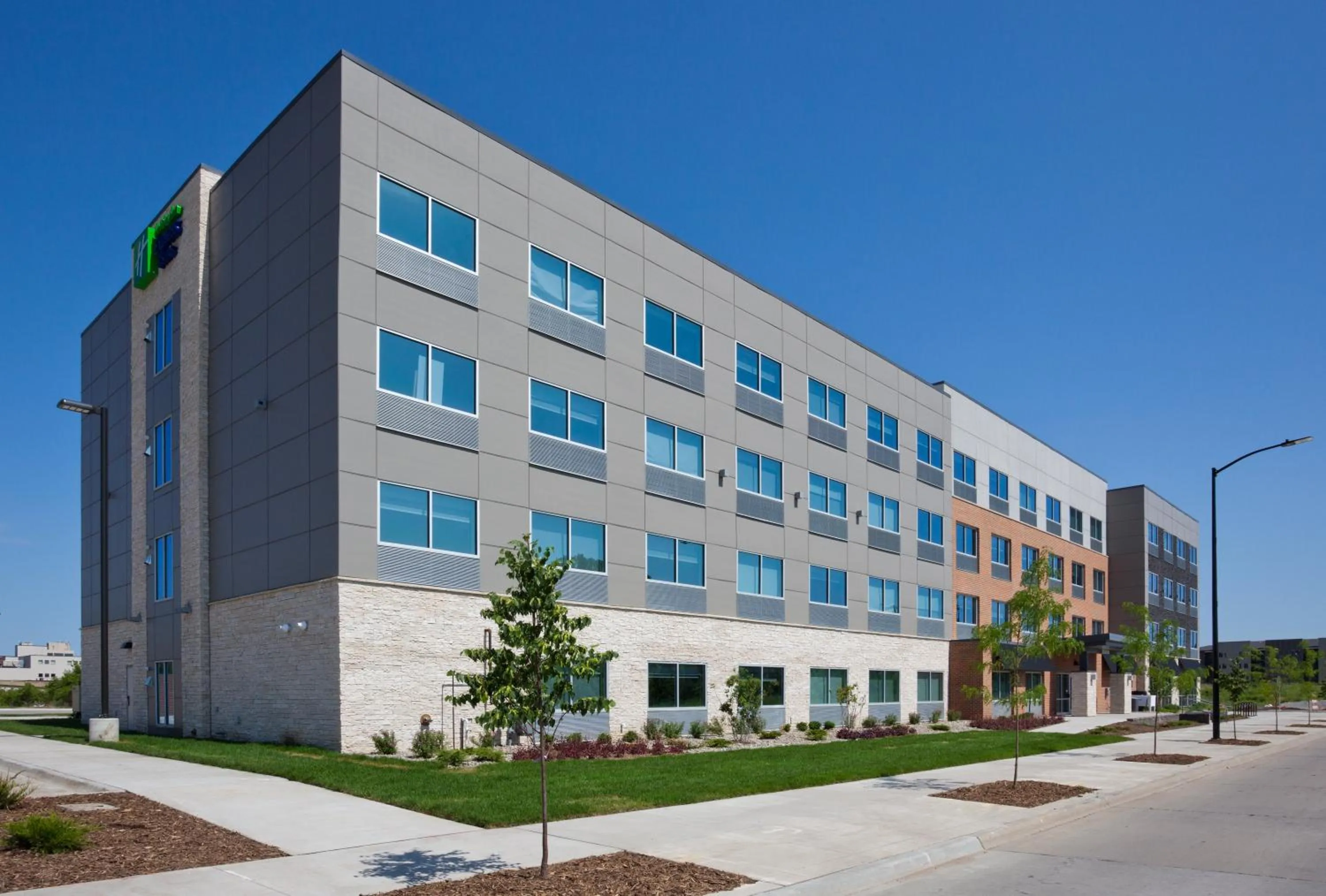 Property building in Holiday Inn Express and Suites Des Moines Downtown by IHG