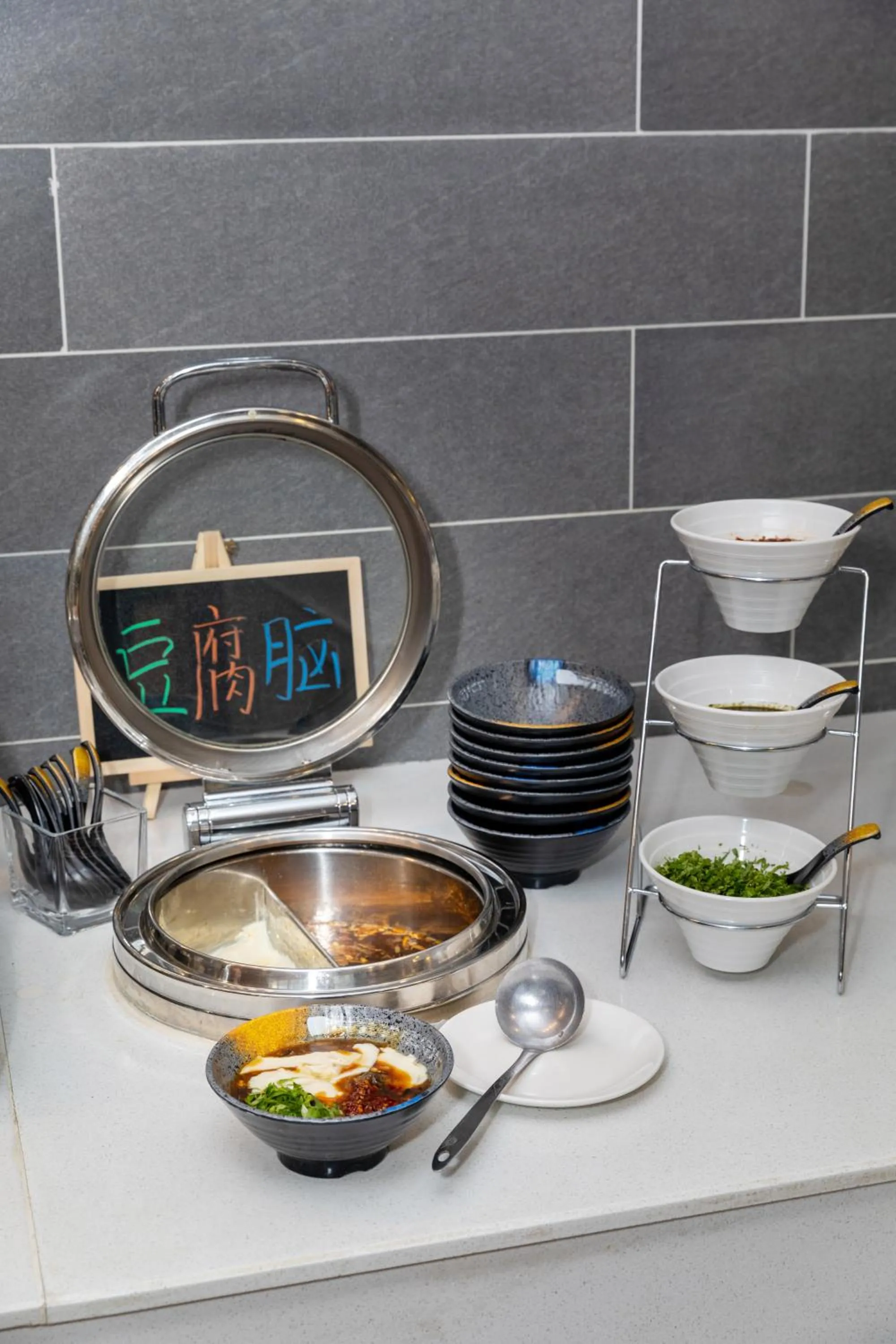 Restaurant/places to eat in Holiday Inn Express Shenyang North Station by IHG