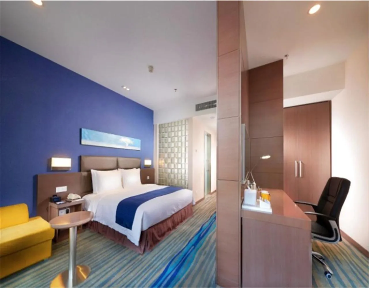 Bed in Holiday Inn Express Shenyang North Station by IHG